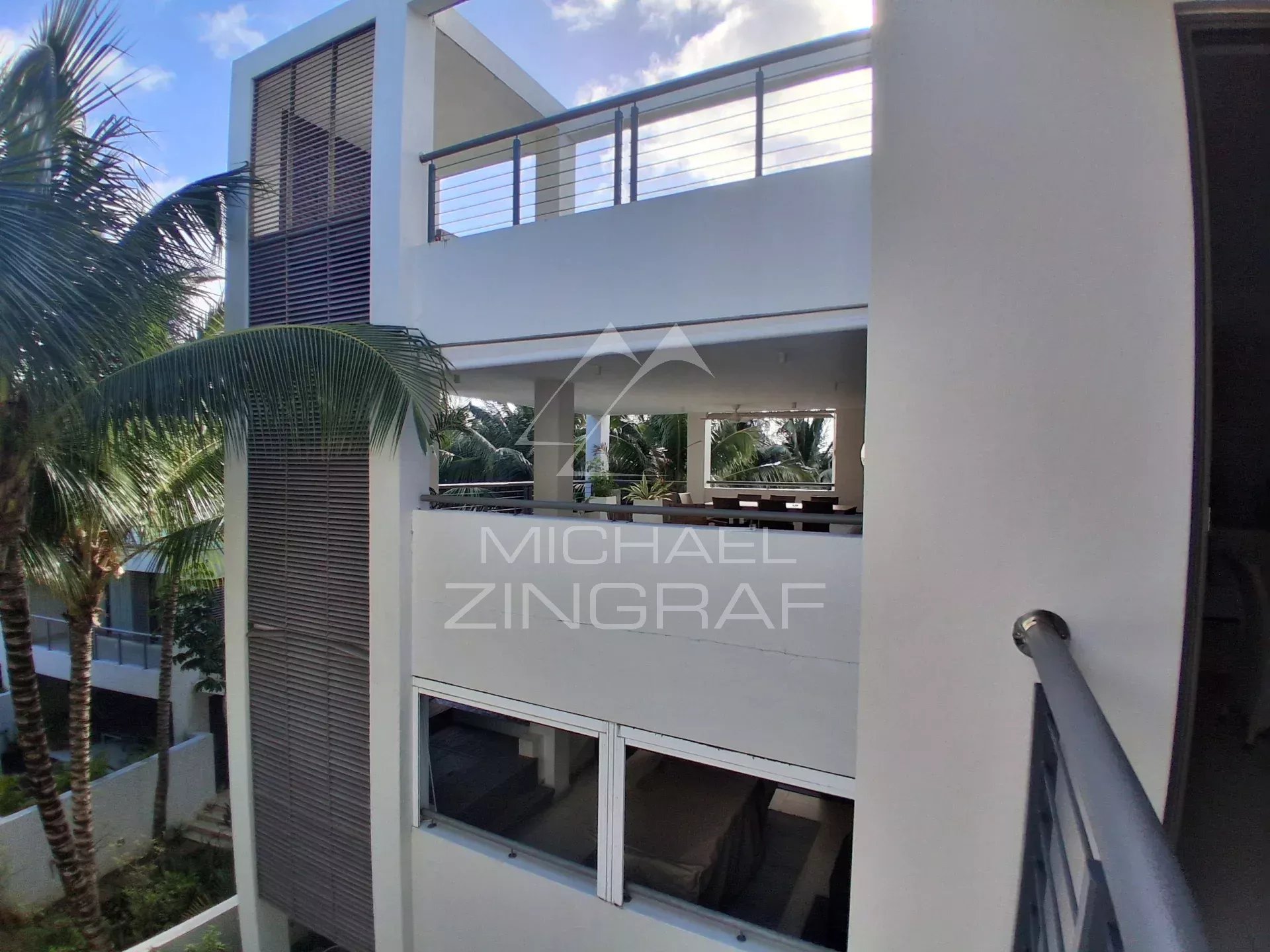 Penthouse d'Exception avec Rooftop Privatif, Piscine et Accès à une Plage Privée