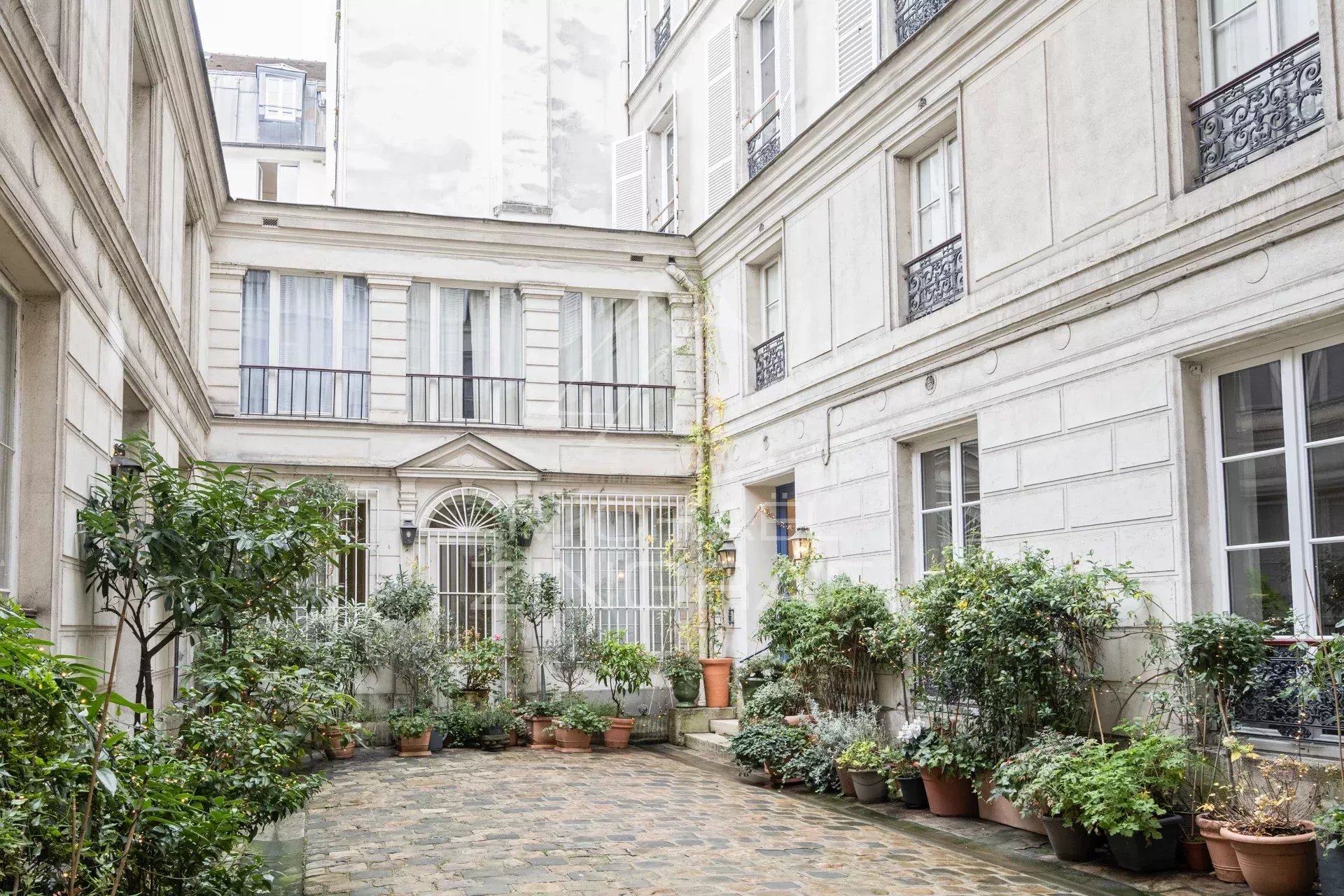 À VENDRE - APPARTEMENT PARFAIT ÉTAT - 2 PIÈCES - RUE SAINT SULPICE