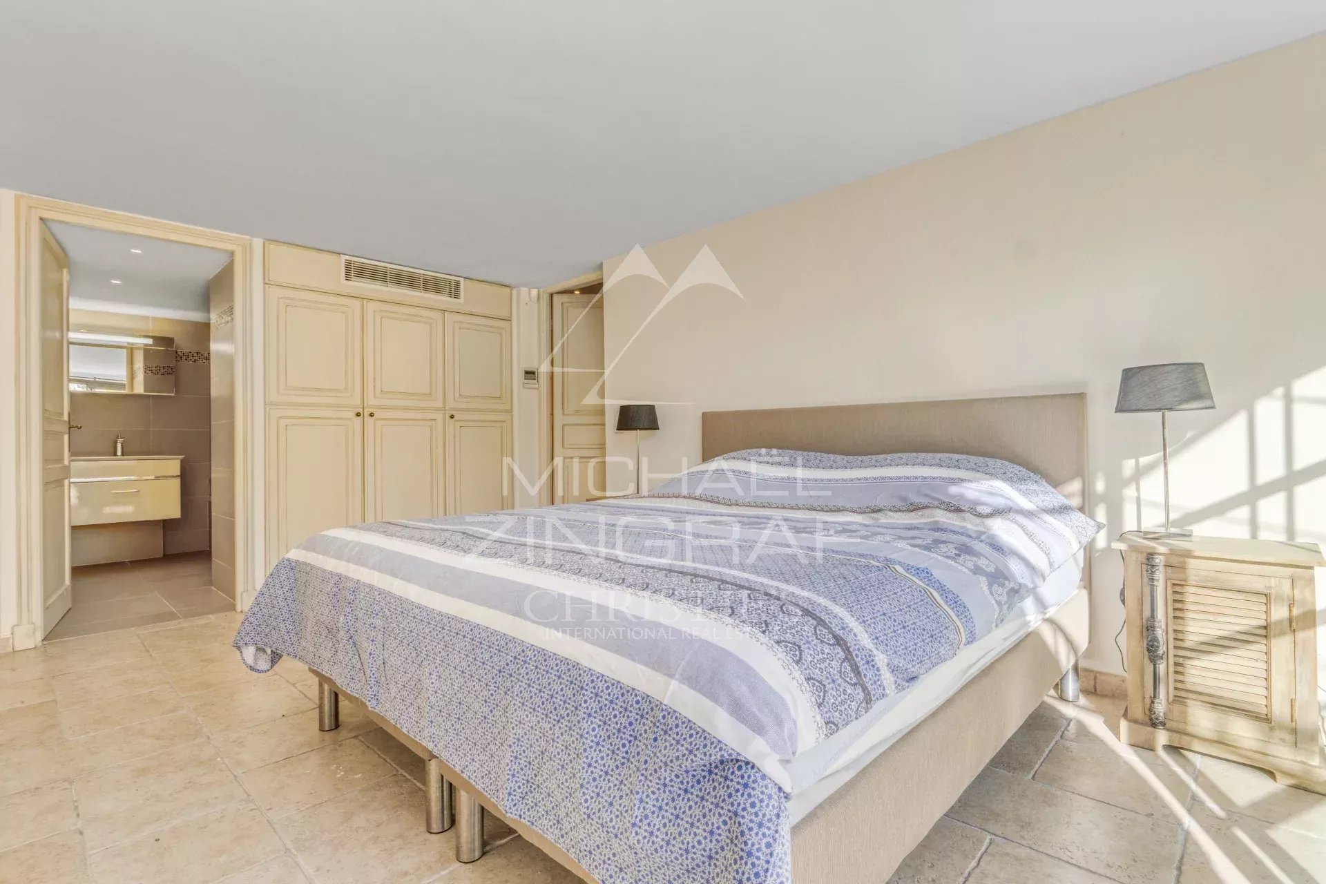 Plascassier – Provençal villa with sea views