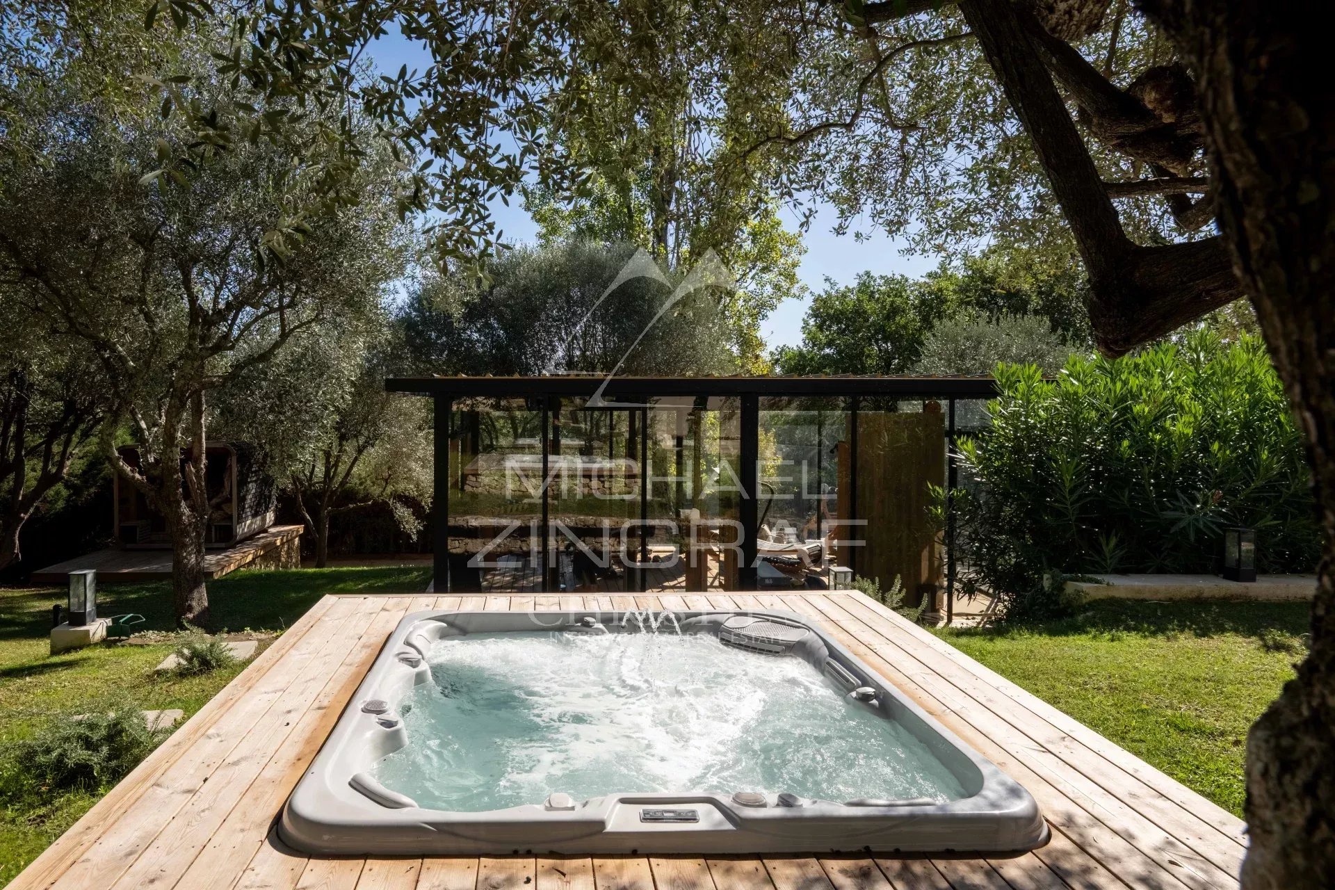 Proche Valbonne – Superbe propriété entièrement rénovée – 5 chambres