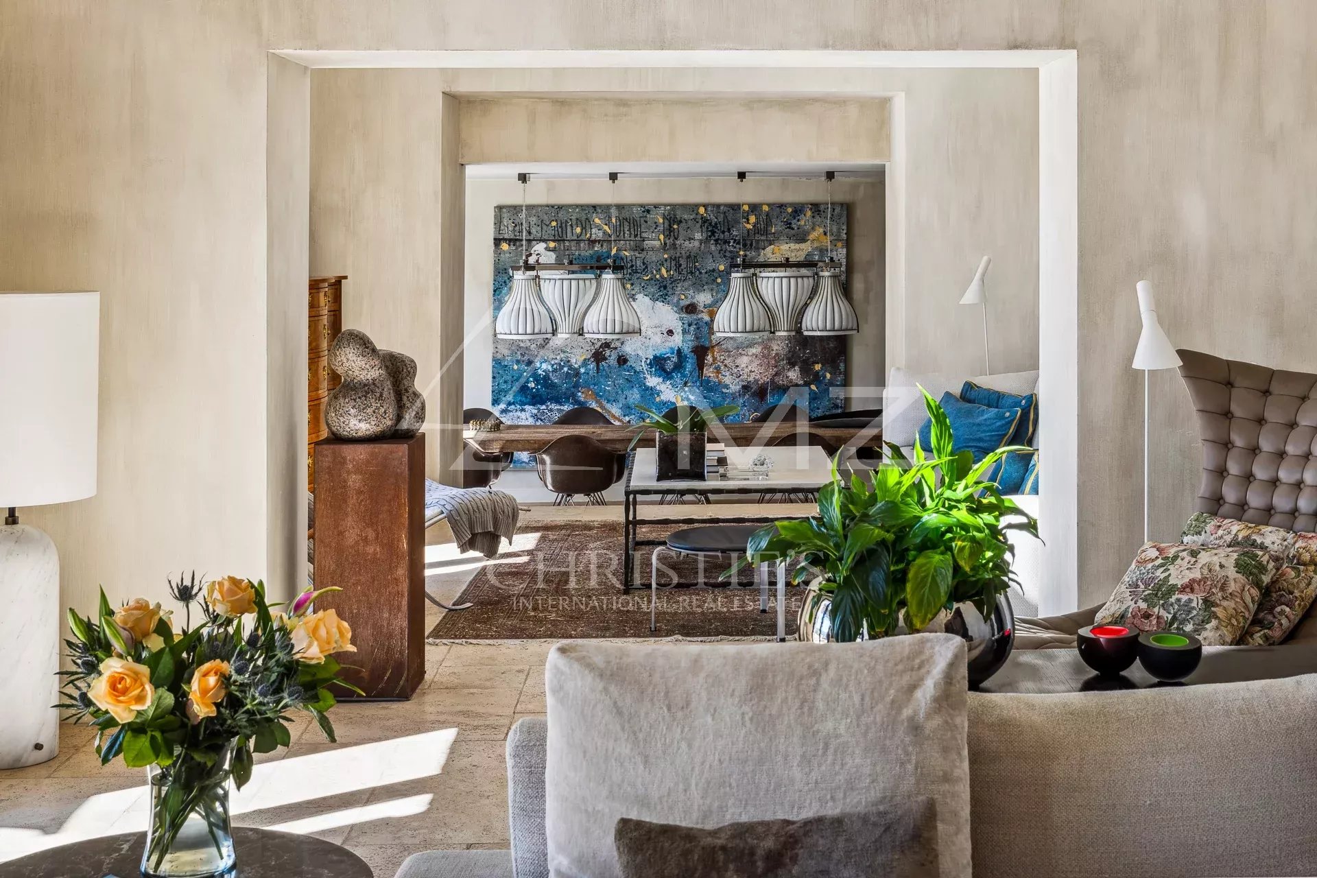 Exclusivité – Élégance intemporelle et panorama grandiose aux portes de Tourrettes