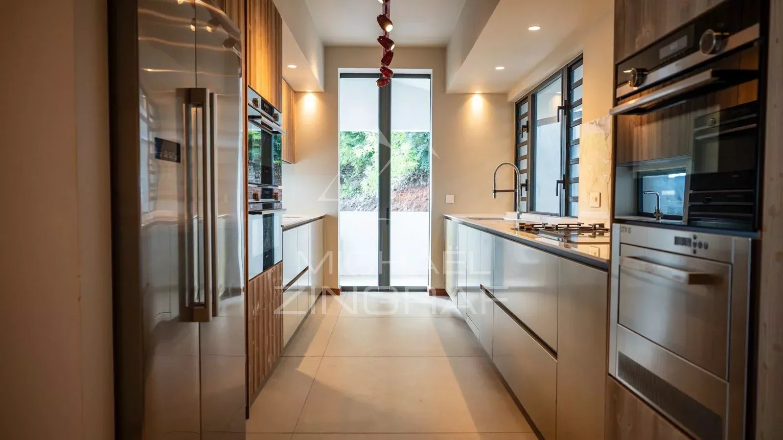 Île Maurice – Villa d’Exception Ultra Luxe avec Vue Panoramique sur Le Morne – Rivière Noire