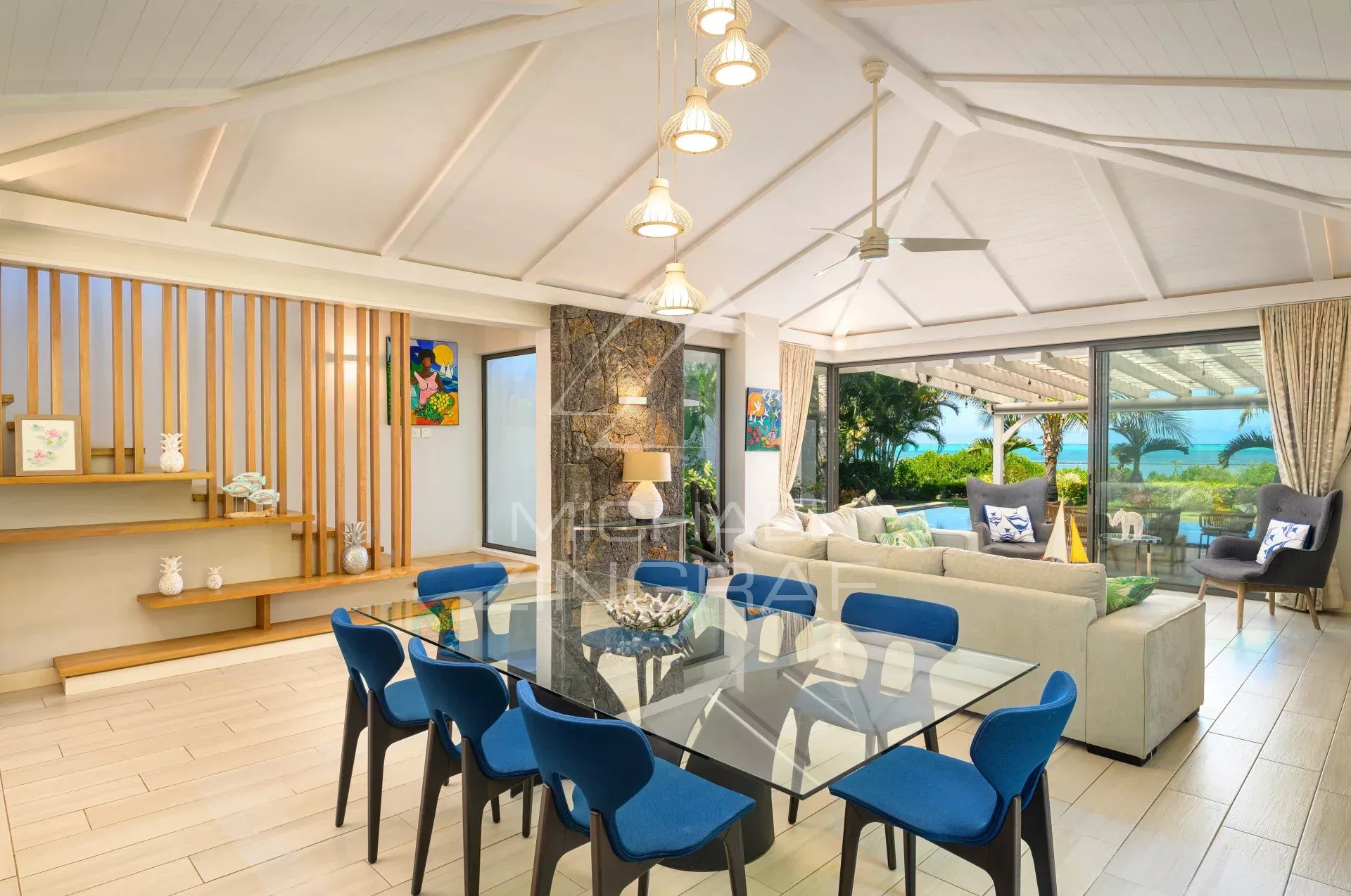 4-Bedroom Villa – Beachfront in Azuri