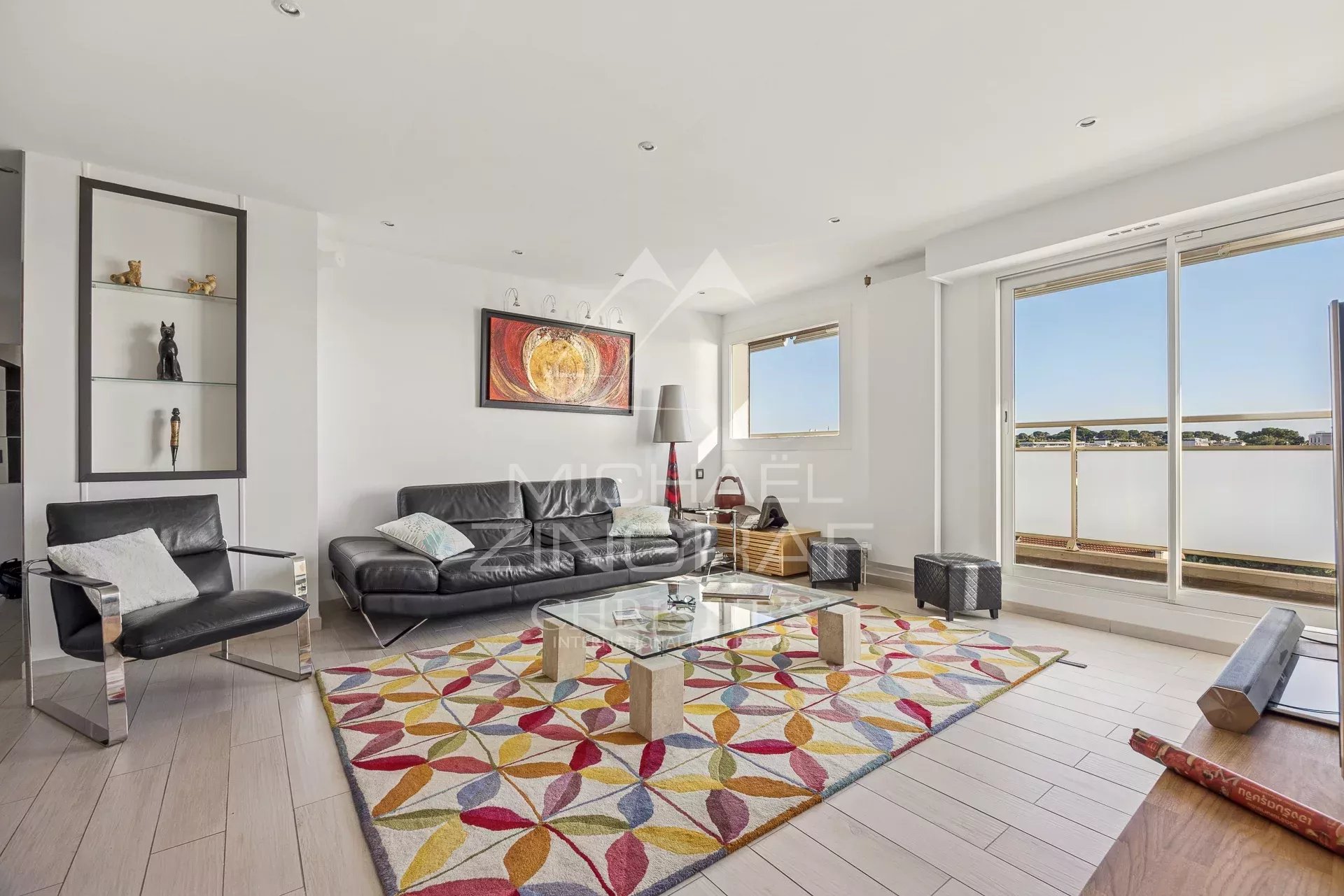 Exceptionnel – Dernier étage avec toit-terrasse, hypercentre Juan-les-Pins