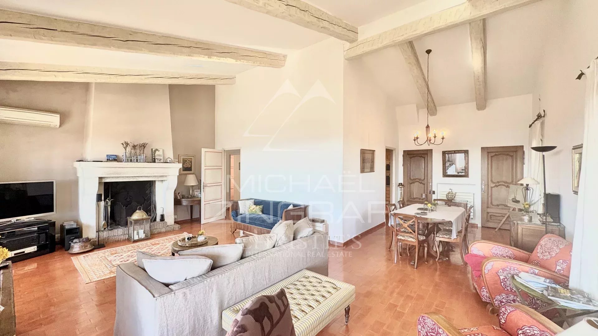 Authentique mas provençal avec vue mer