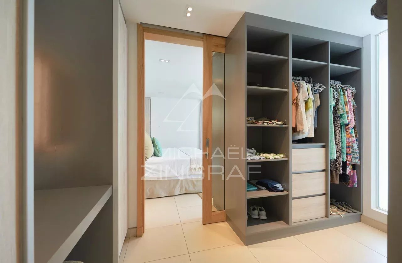 Villa avec piscine dans une résidence sécurisée à Péreybère