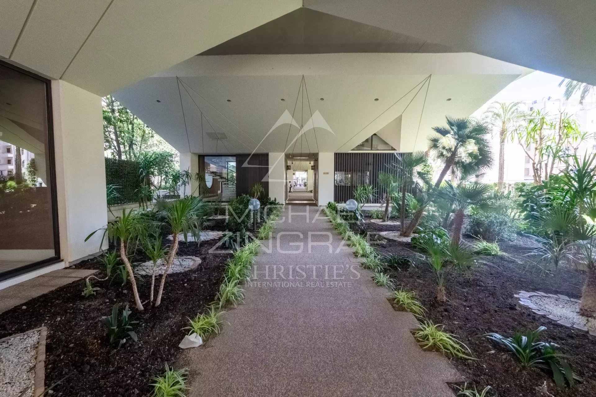 EXCLUSIVITE-CANNES APPARTEMENT D'EXCEPTION  DANS UNE RESIDENCE DE STANDING