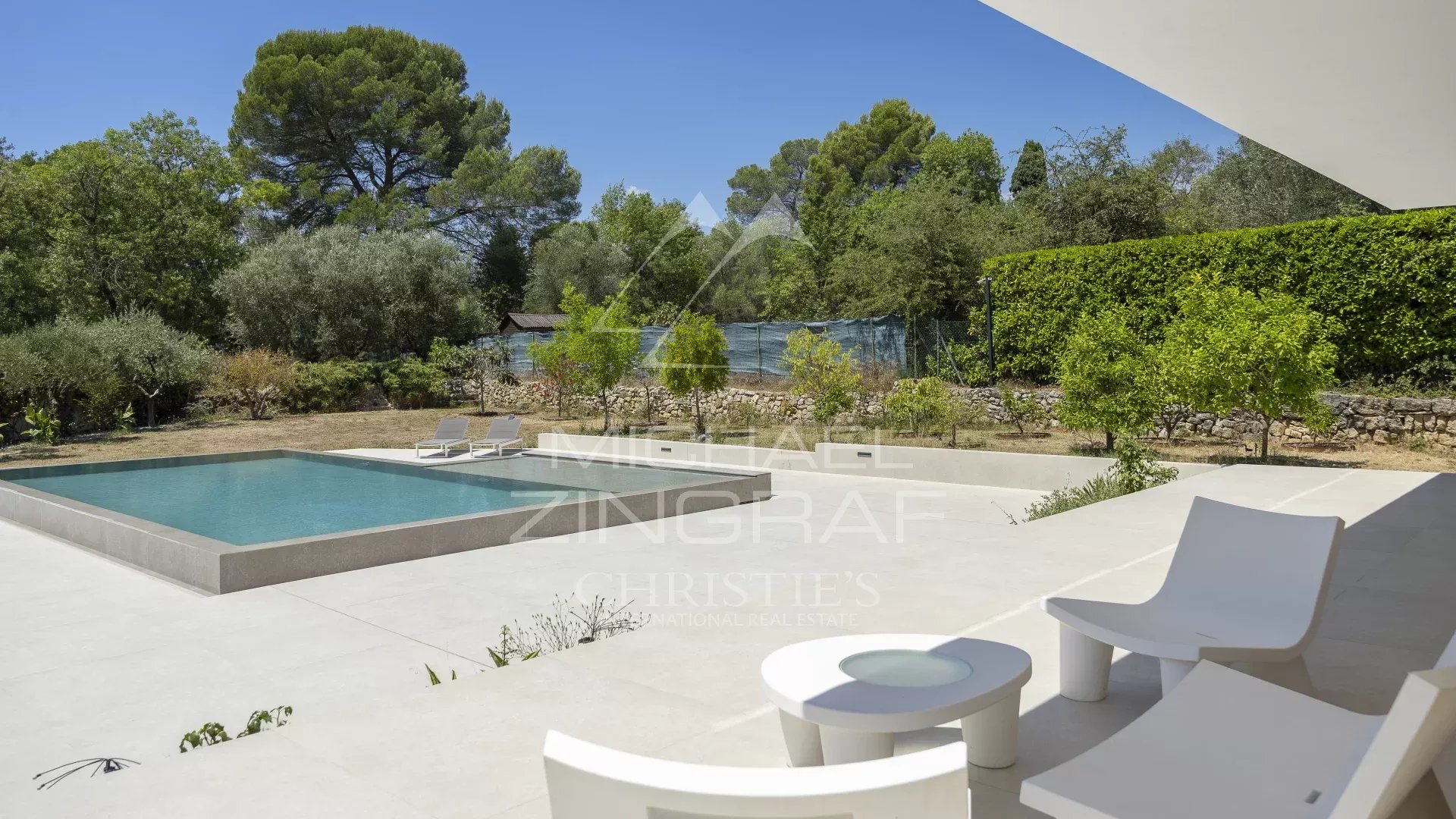 Valbonne - Elegant contemporary villa