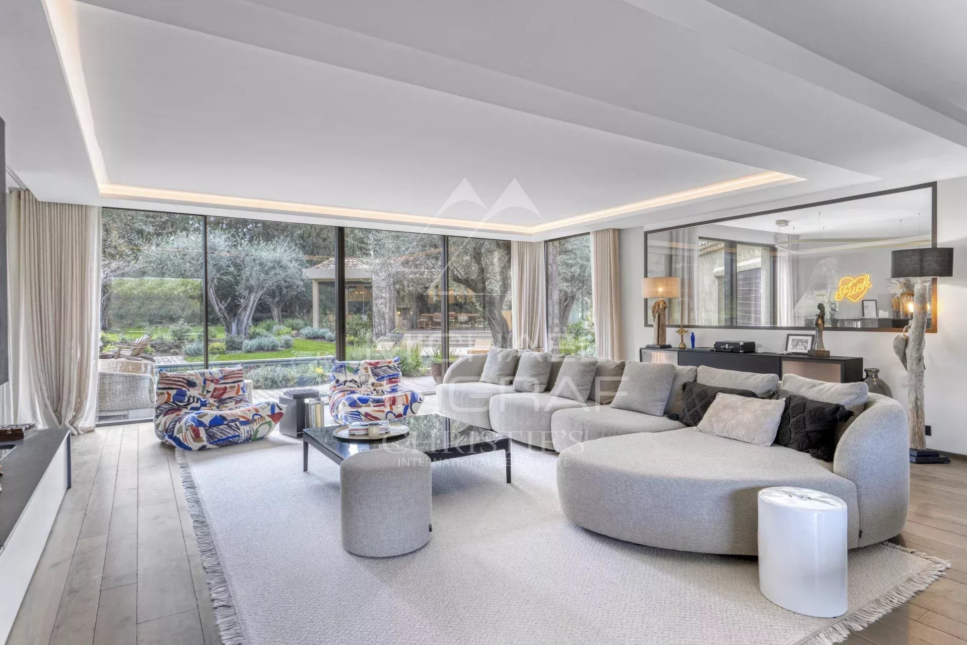 In der Nähe von Cannes – Hervorragende Villa mit Charme und moderner Ausstattung – 5/6 Schlafzimmer