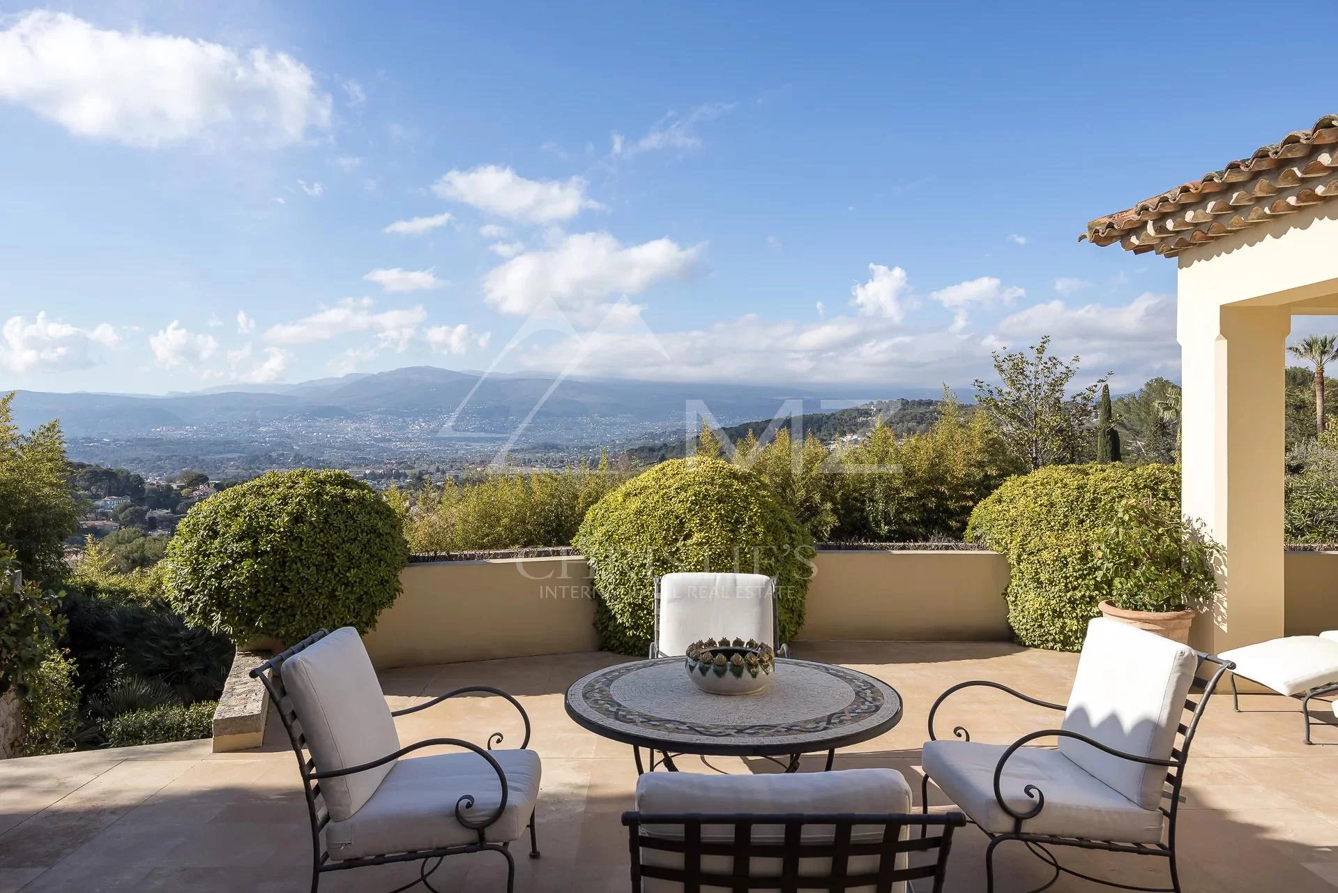 Walking distance to the village of Mougins and amenities