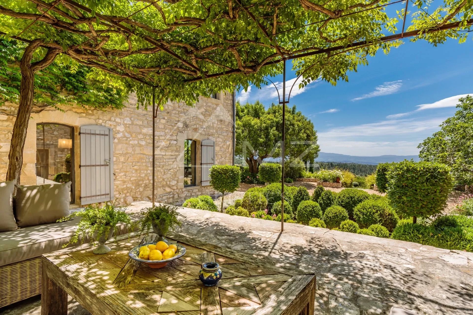 Close to Gordes - Exceptional property with panoramic view