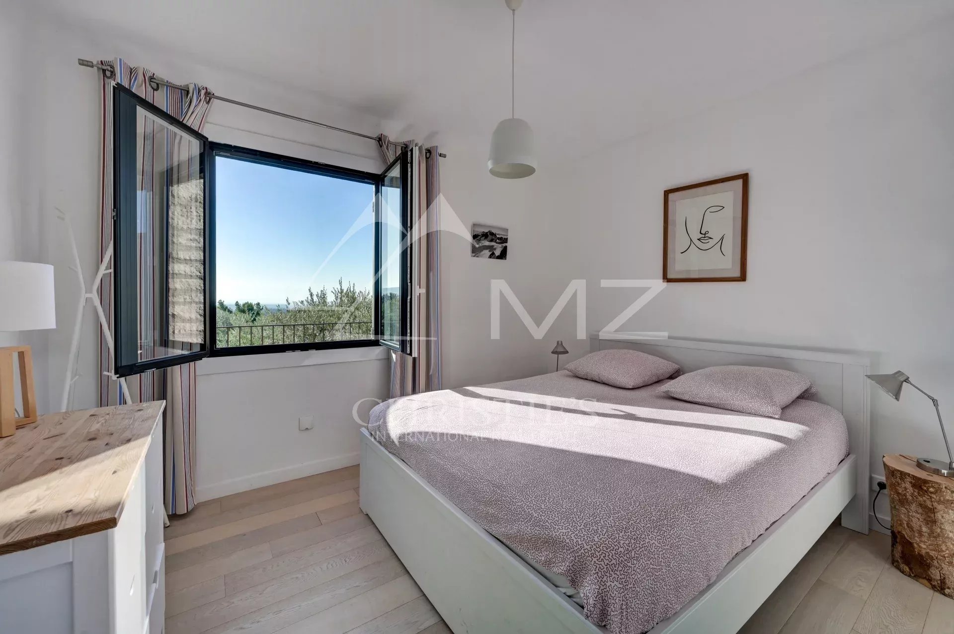 Gordes – Elegantes Steinhaus mit Pool und Panoramablick