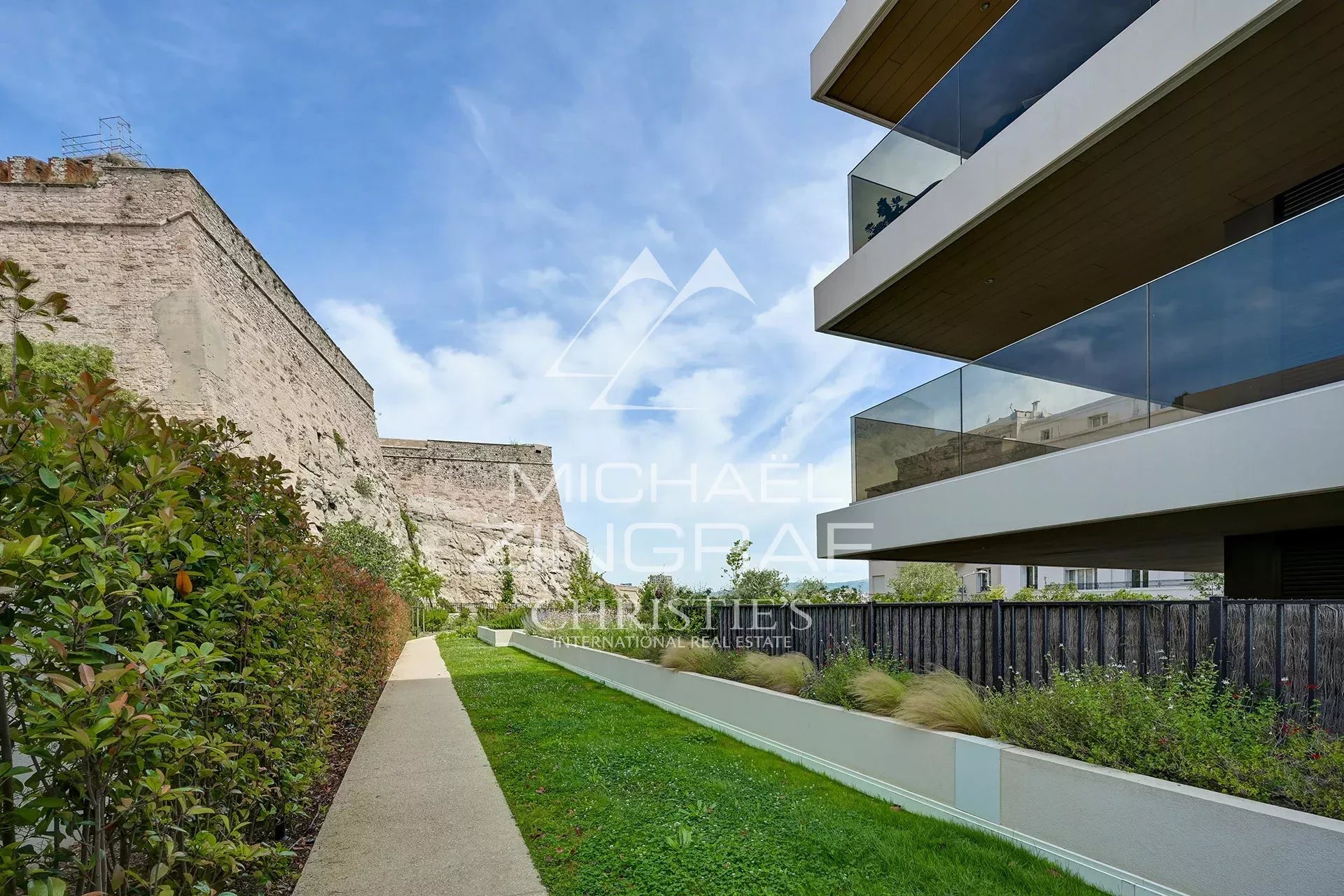 Recent residence - 2-bedroom duplex apartment