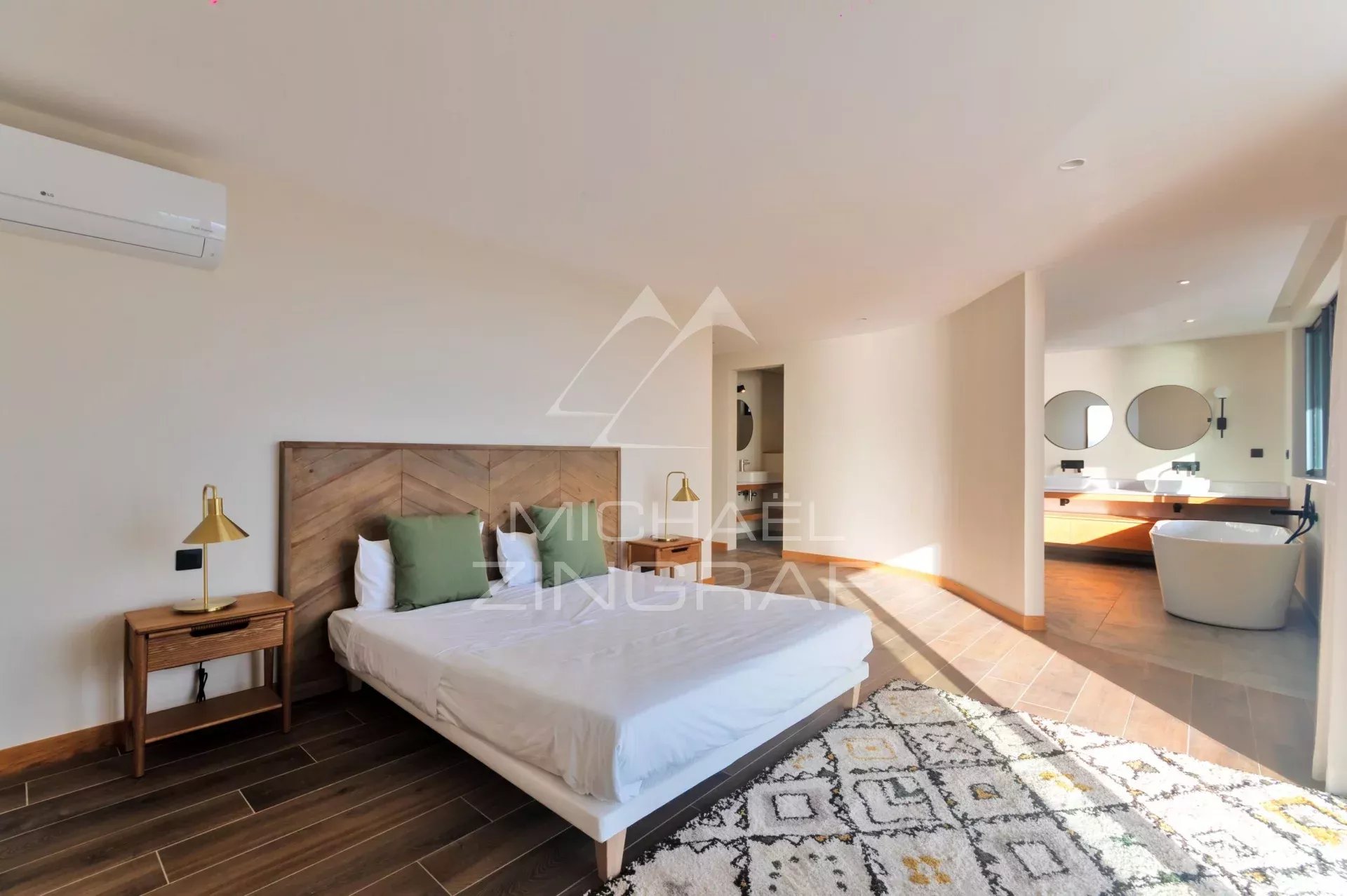 Puppen 5 -Bedroom Villa - Black Riviere