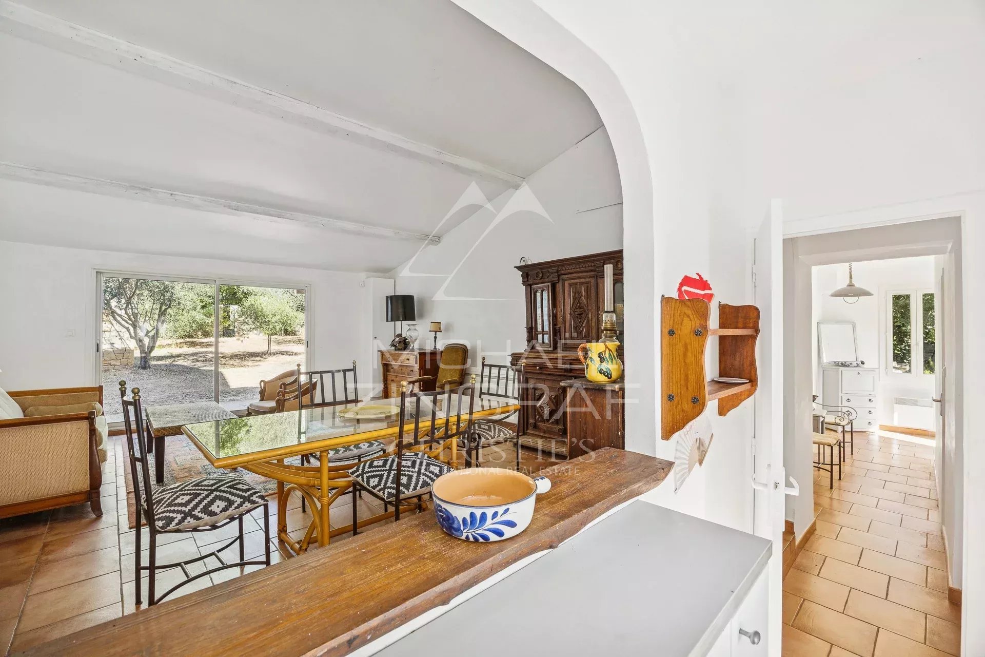 Elegant 217 m² character property with renovated stone sheepfold and swimming pool, set on one hectare of lush grounds