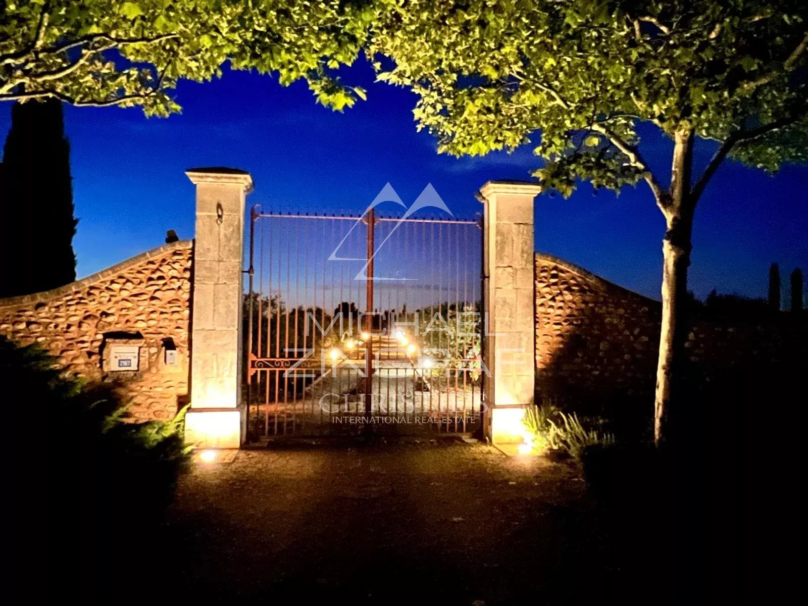 Einzigartiges Anwesen in der Nähe von Arles