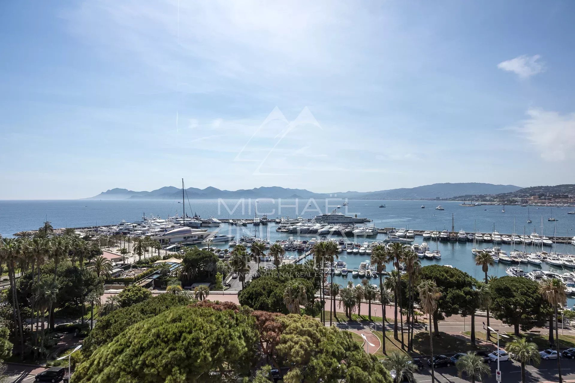 Cannes Croisette – Palm Beach – Exceptional penthouse with panoramic ocean views