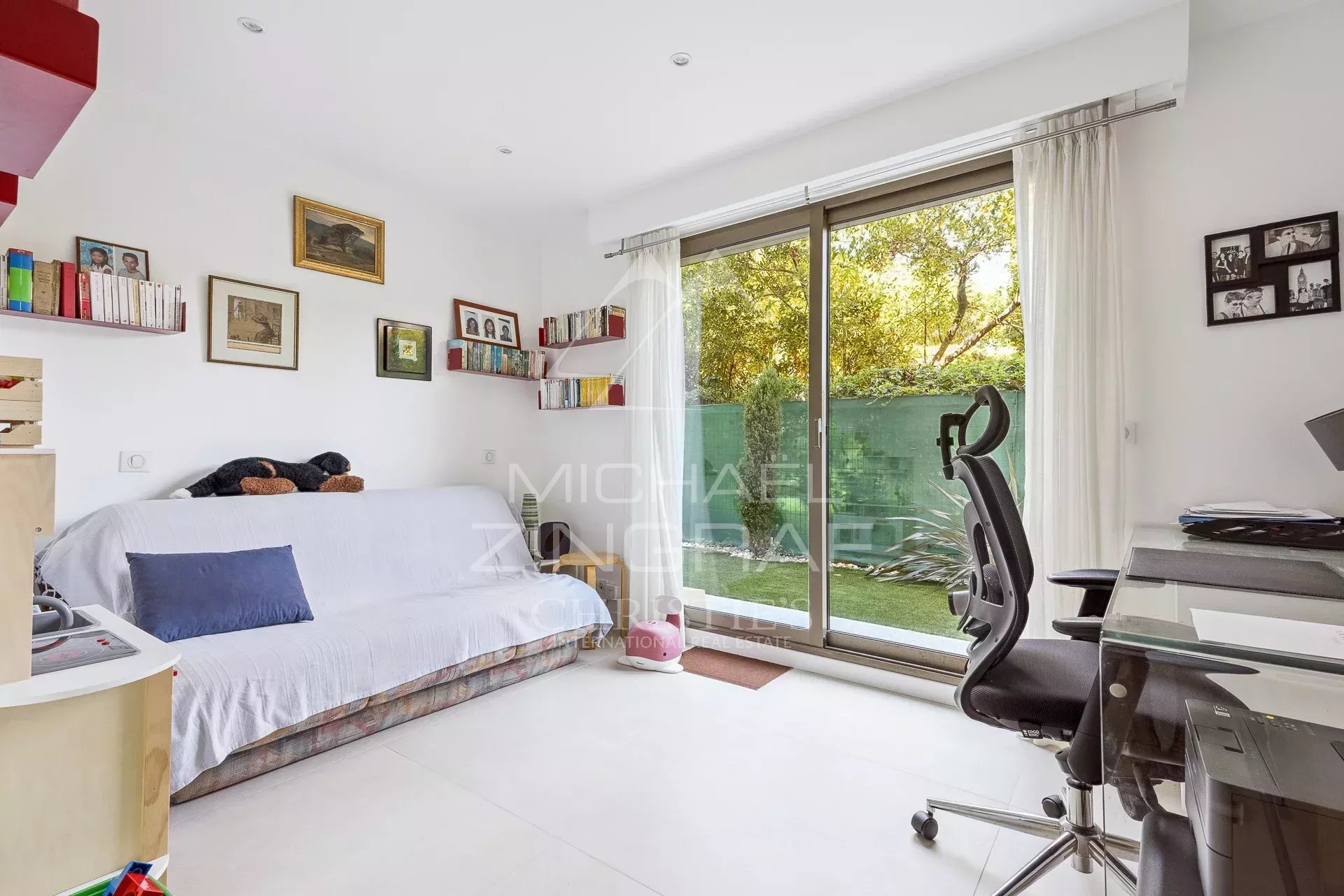 EXKLUSIV – Außergewöhnliche Immobilie am Eingang zum Cap d’Antibes – Résidence Château de la Pinède