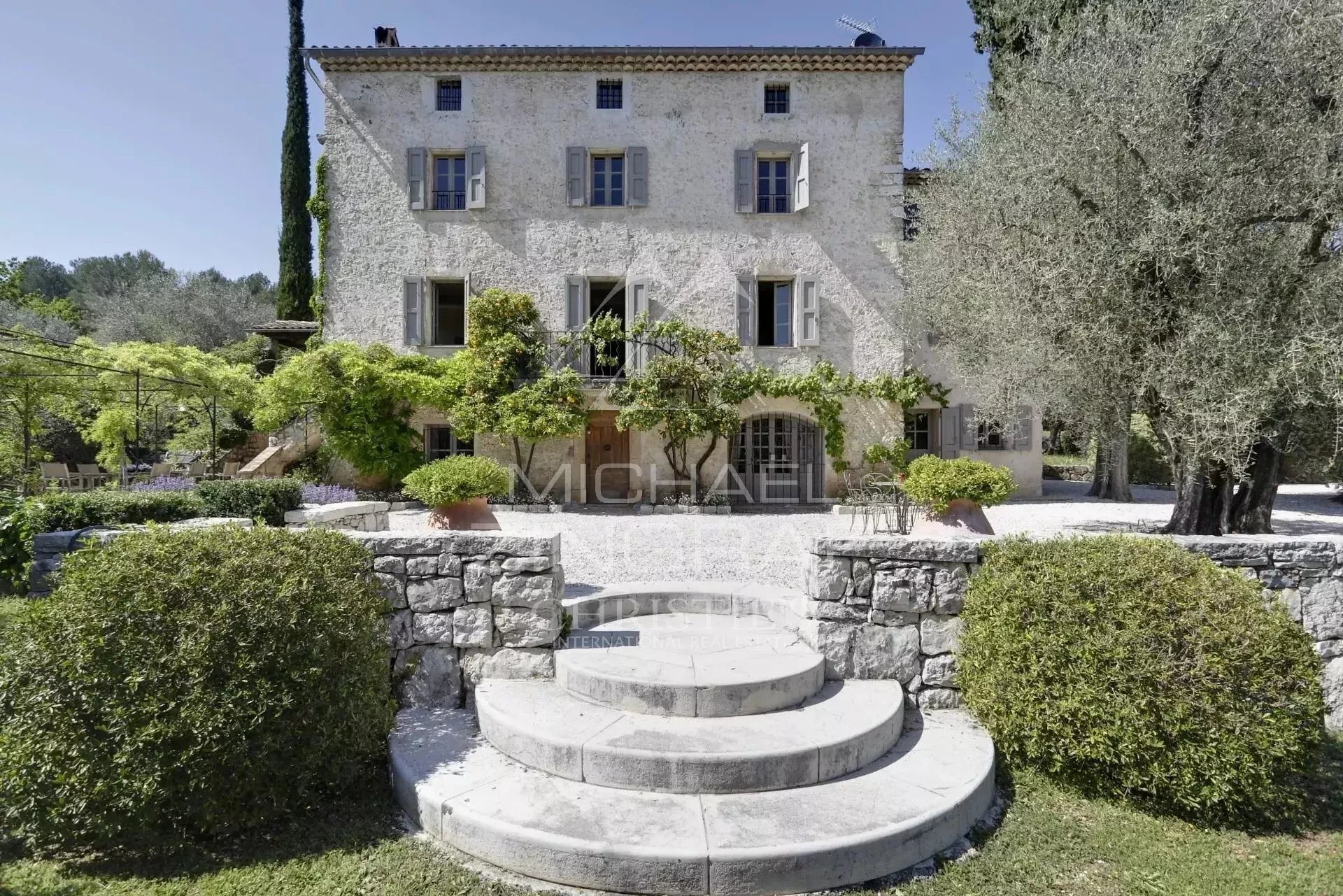 Roquefort-les-Pins : Authentique Bastide provençale