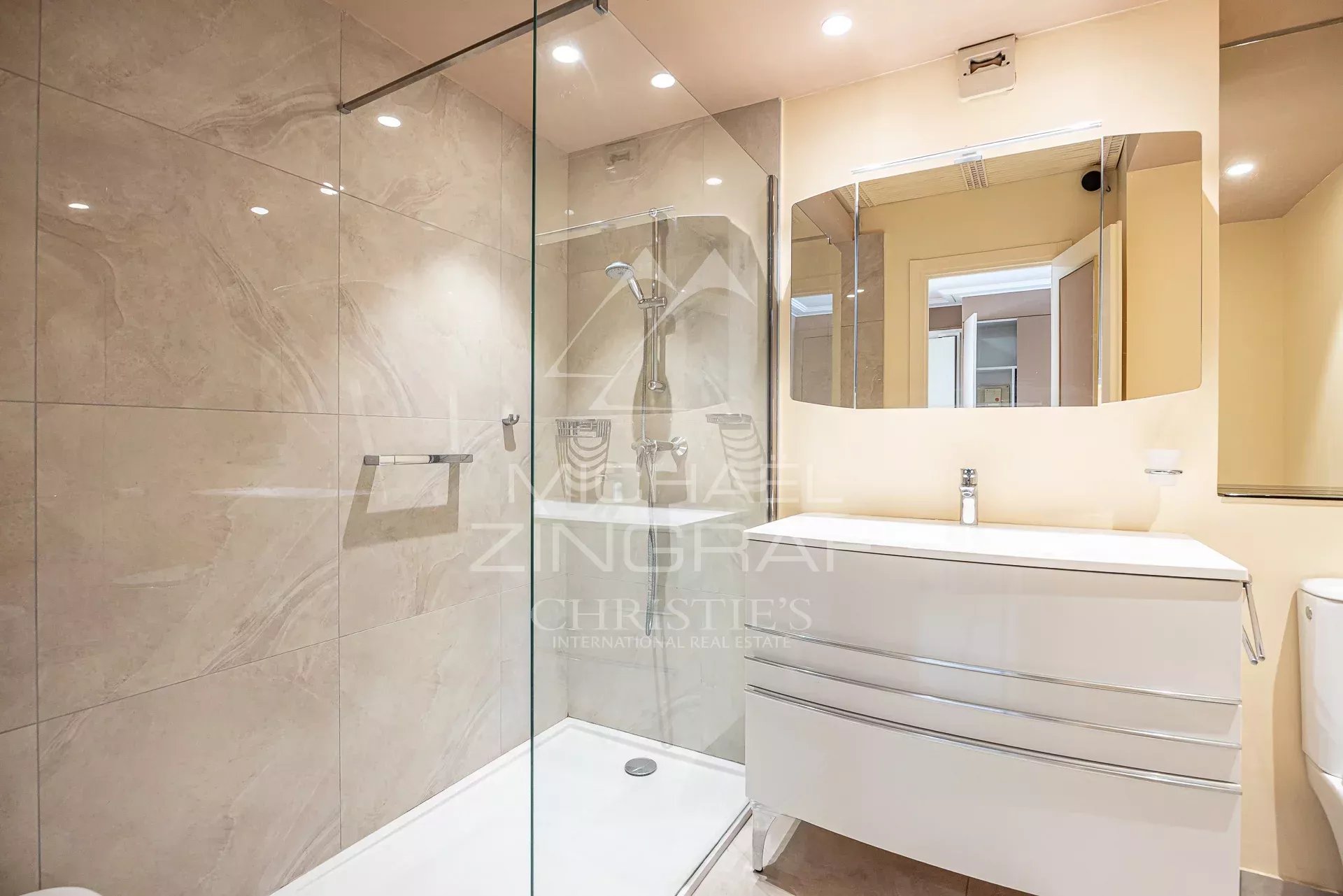 Juan-les-Pins, Le Center Bay – Panoramameerblick