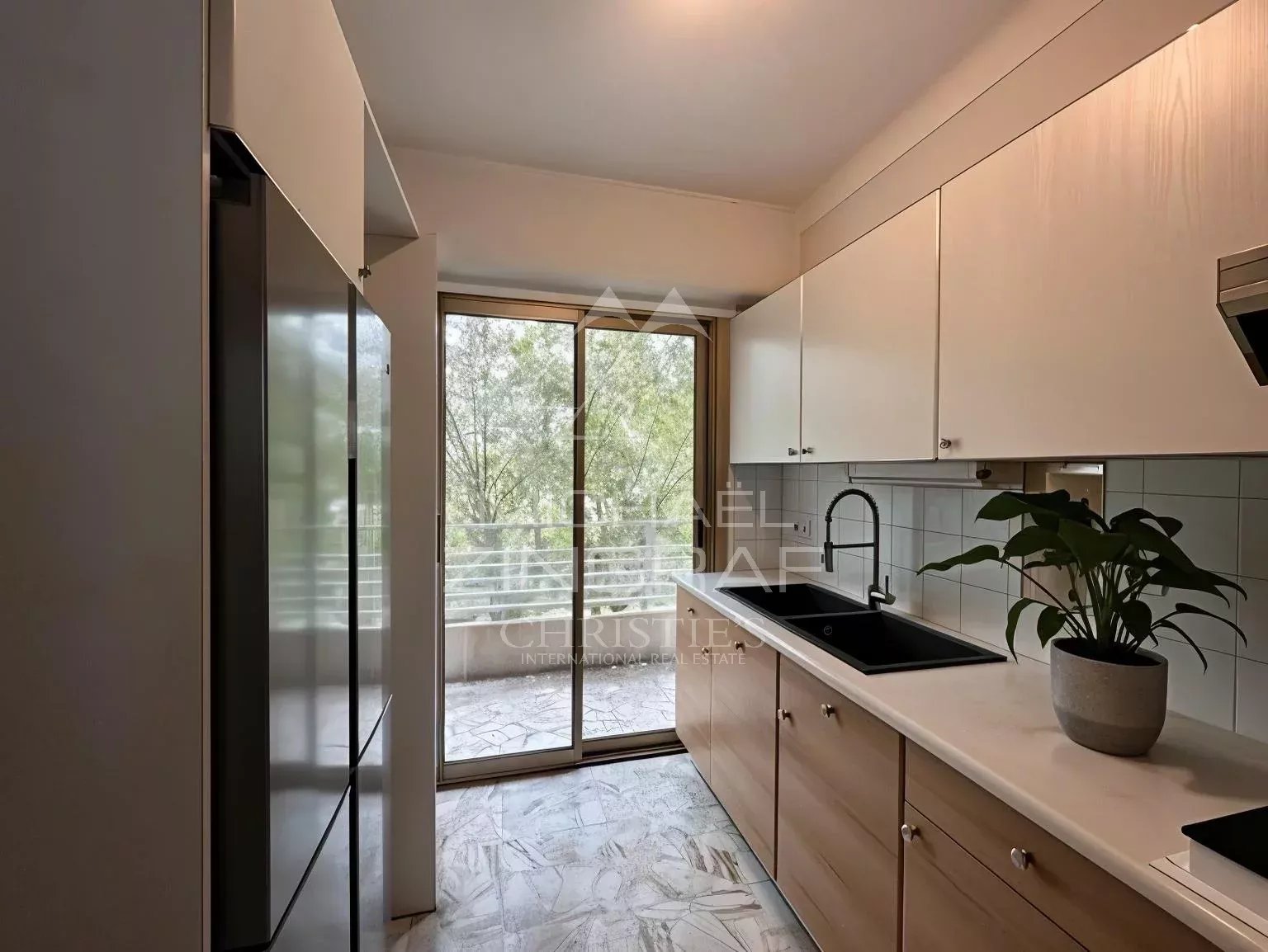 Roquebrune-Cap-Martin – Prestigious Seafront Apartment