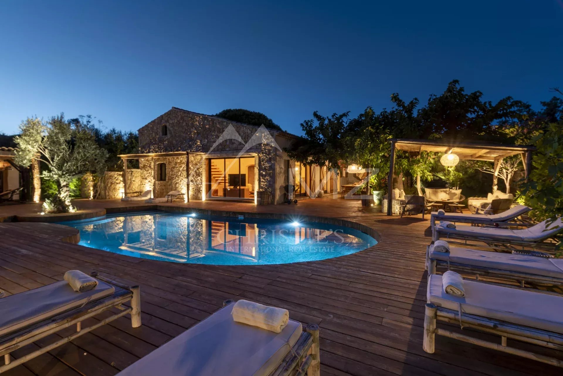 Villa with Provencal charm and contemporary refinement