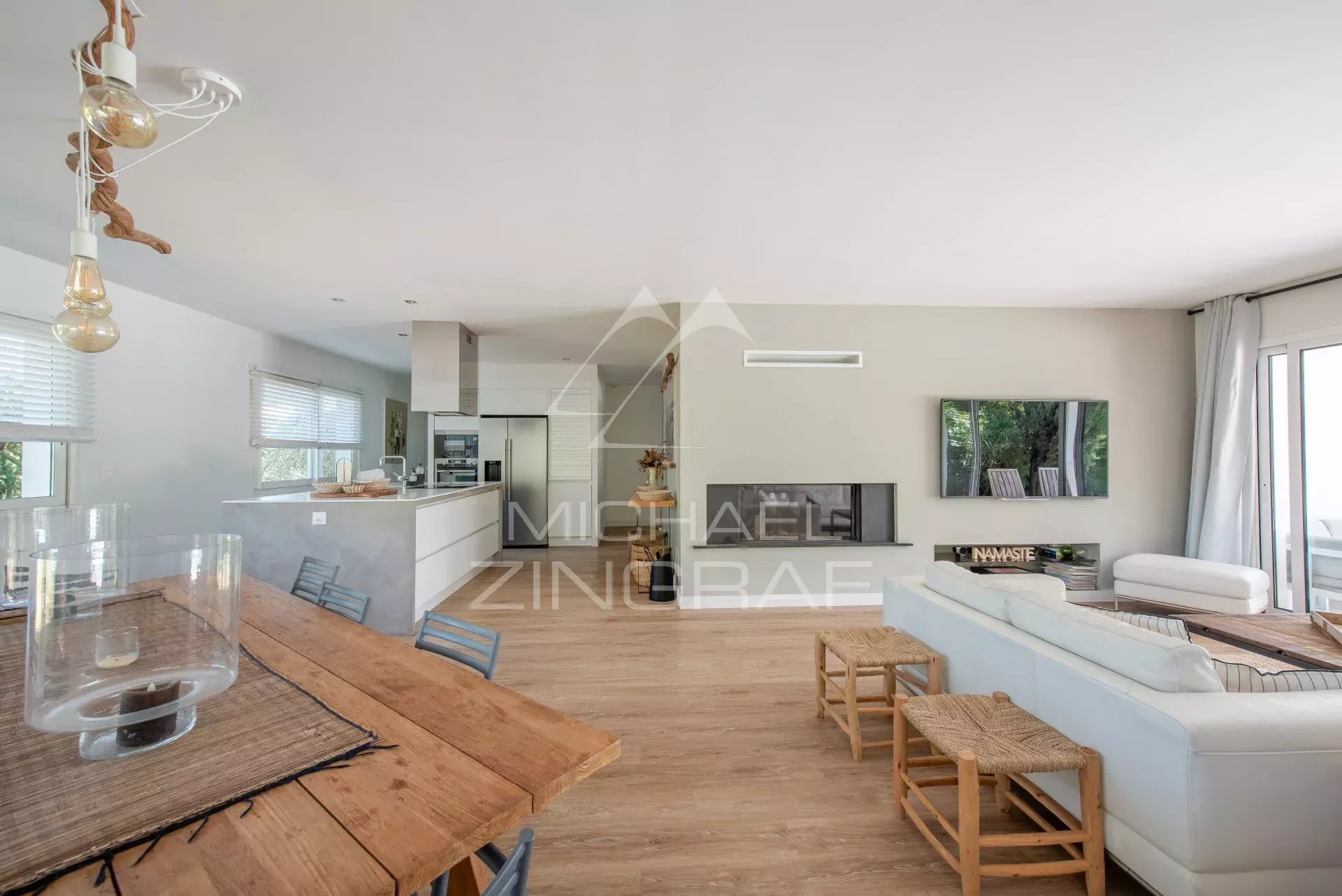 Très belle maison de plain pied avec piscine