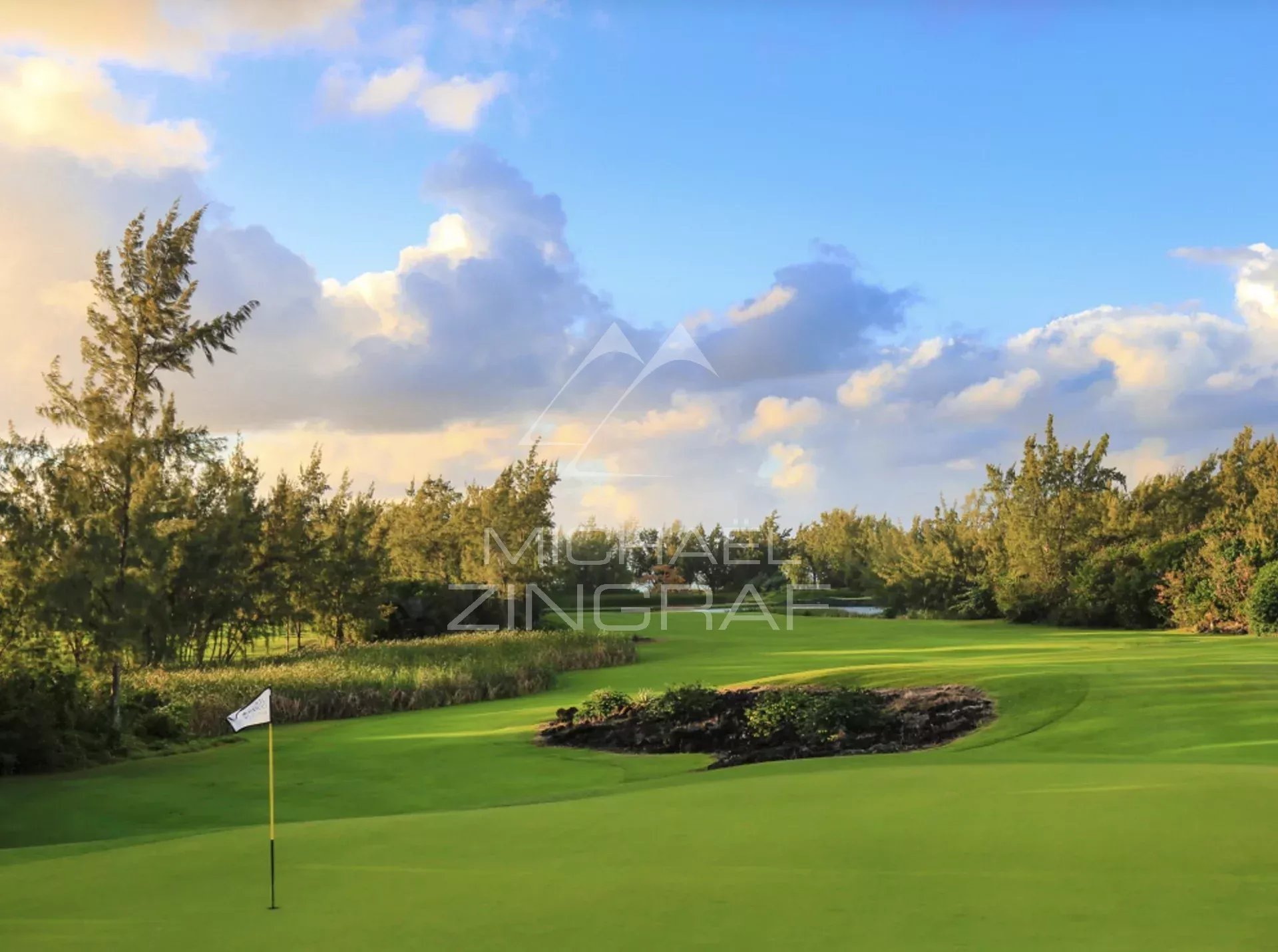 Exceptional duplex in the heart of Anahita