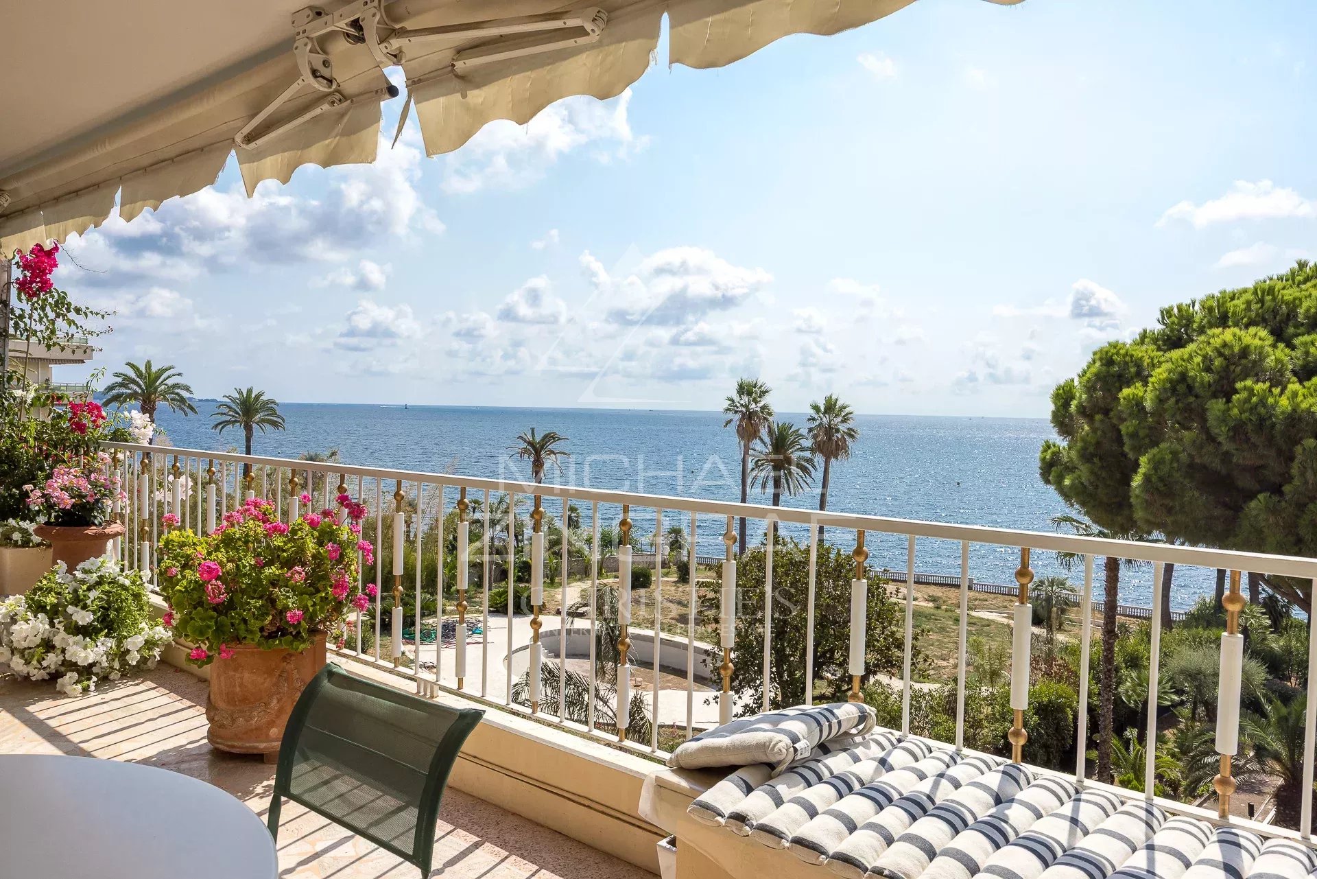 Cannes Palm Beach – Exceptional Apartment with Panoramic Sea View