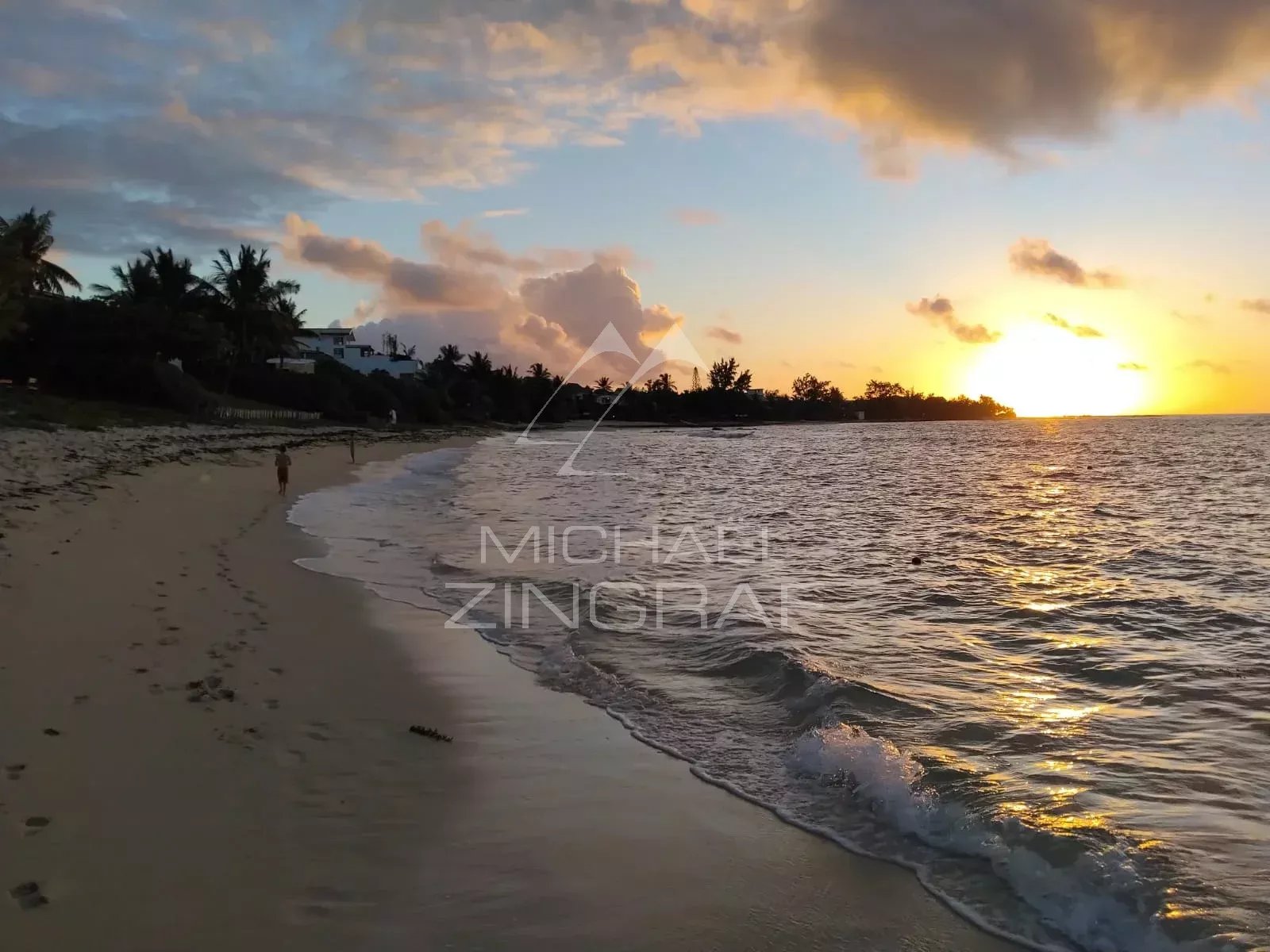 Beachfront Apartment with Panoramic Ocean Views – Pointe aux Canonniers
