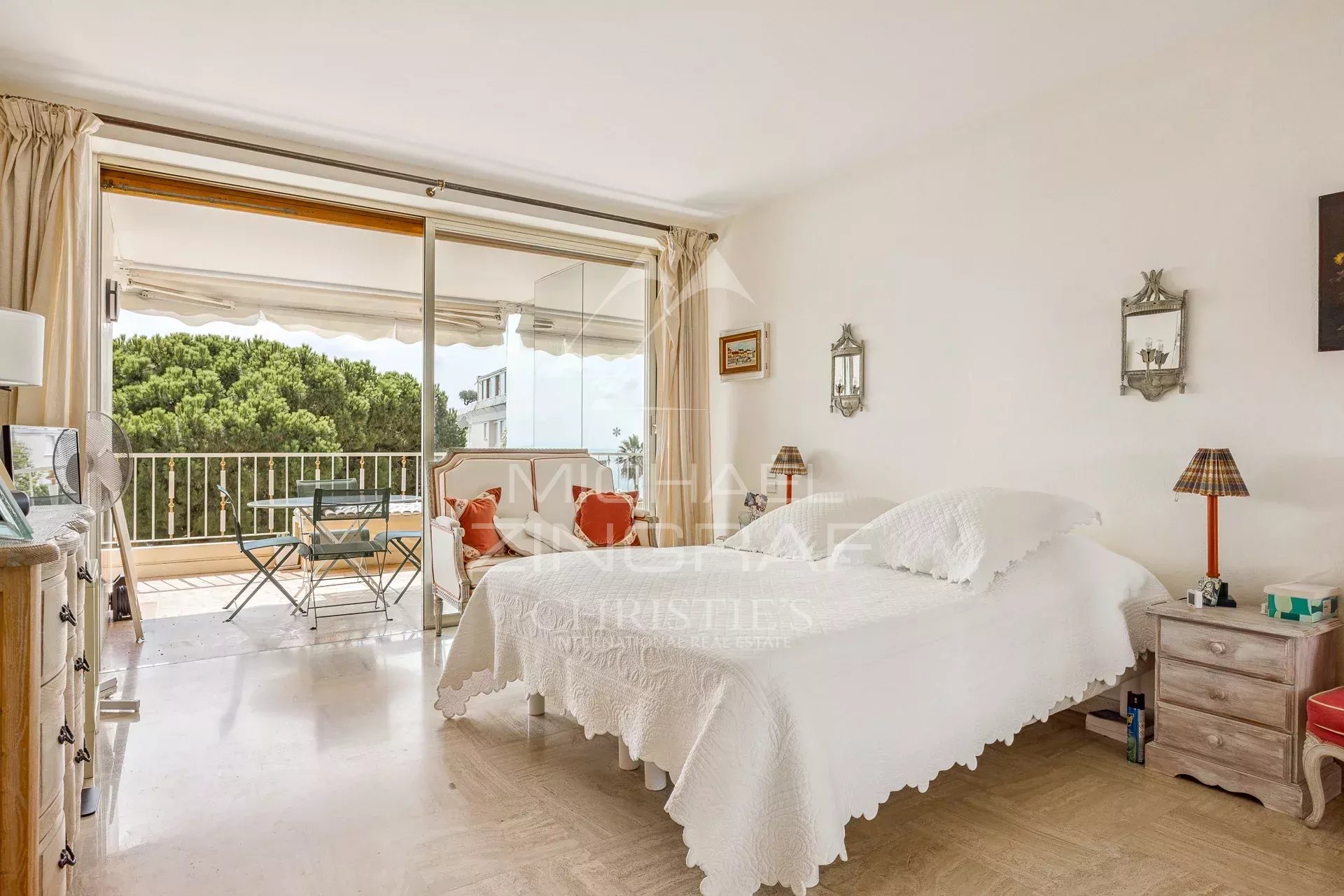 Cannes Palm Beach – Exceptional Apartment with Panoramic Sea View