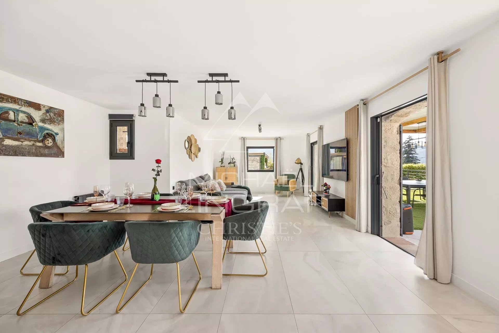 Proche Nice - Propriété de plain pied entièrement rénovée