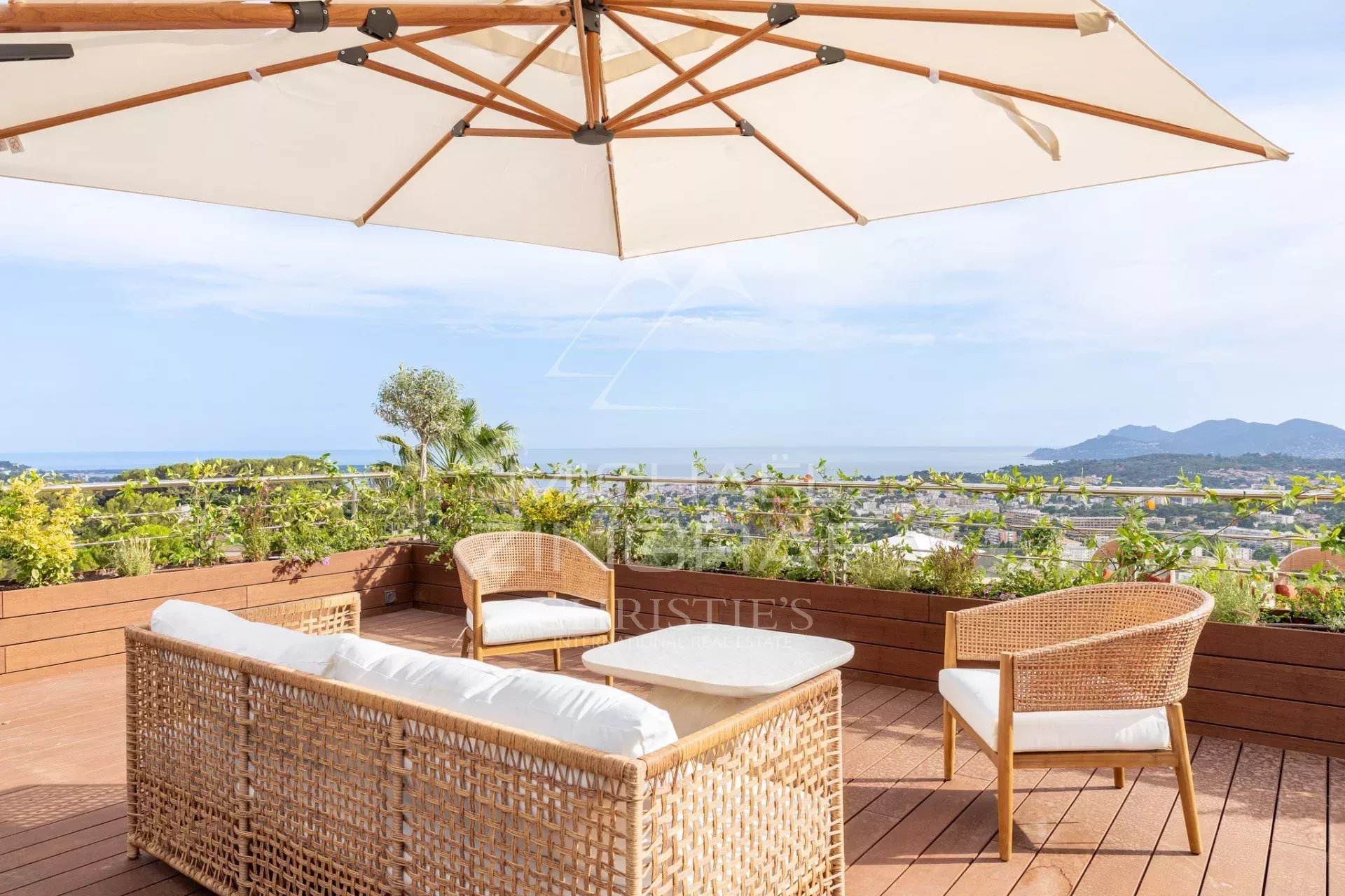 At the Gates of Cannes — Panoramic Sea View Villa — 11 Suites