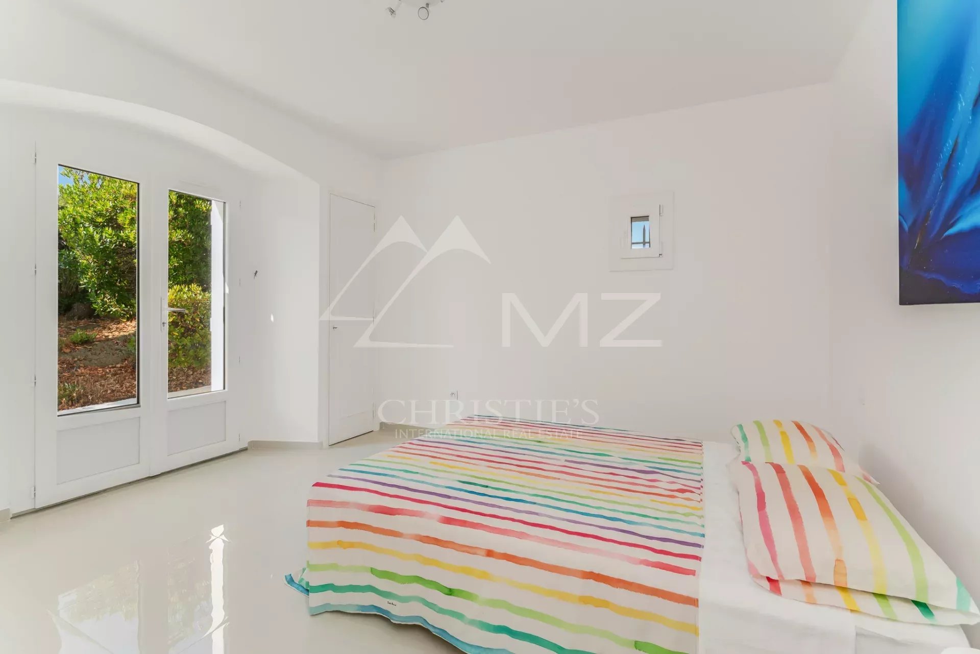 House with sea view close to town center