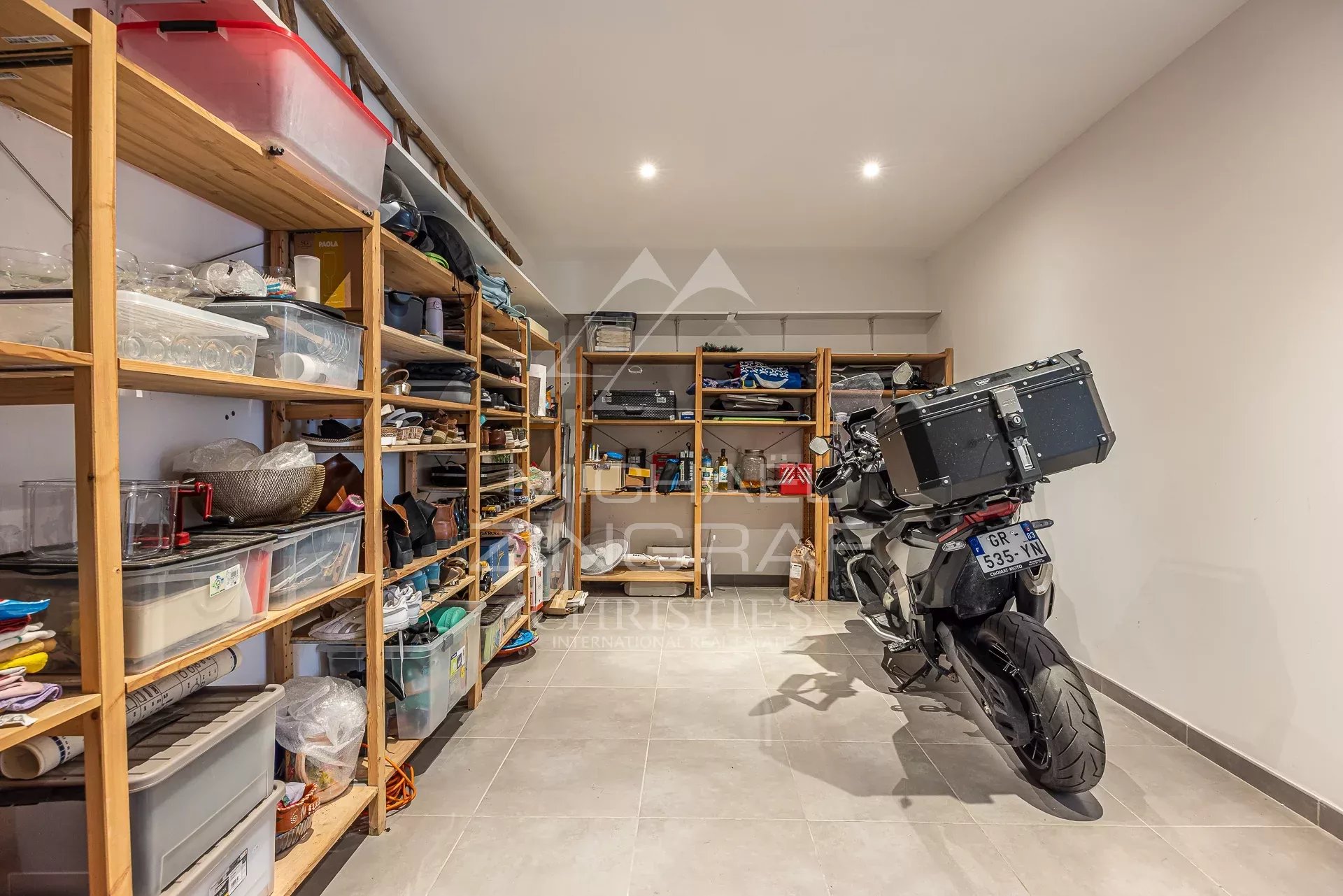 Élégant appartement rénové avec jardin et garage au cœur du Cap d’Antibes
