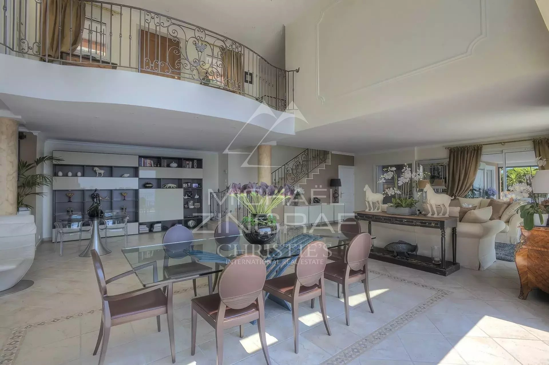 EXKLUSIV IM GEMEINSCHAFTSAUFTRAG – VILLA MIT MEERBLICK ZWISCHEN SAINT-RAPHAËL UND CANNES