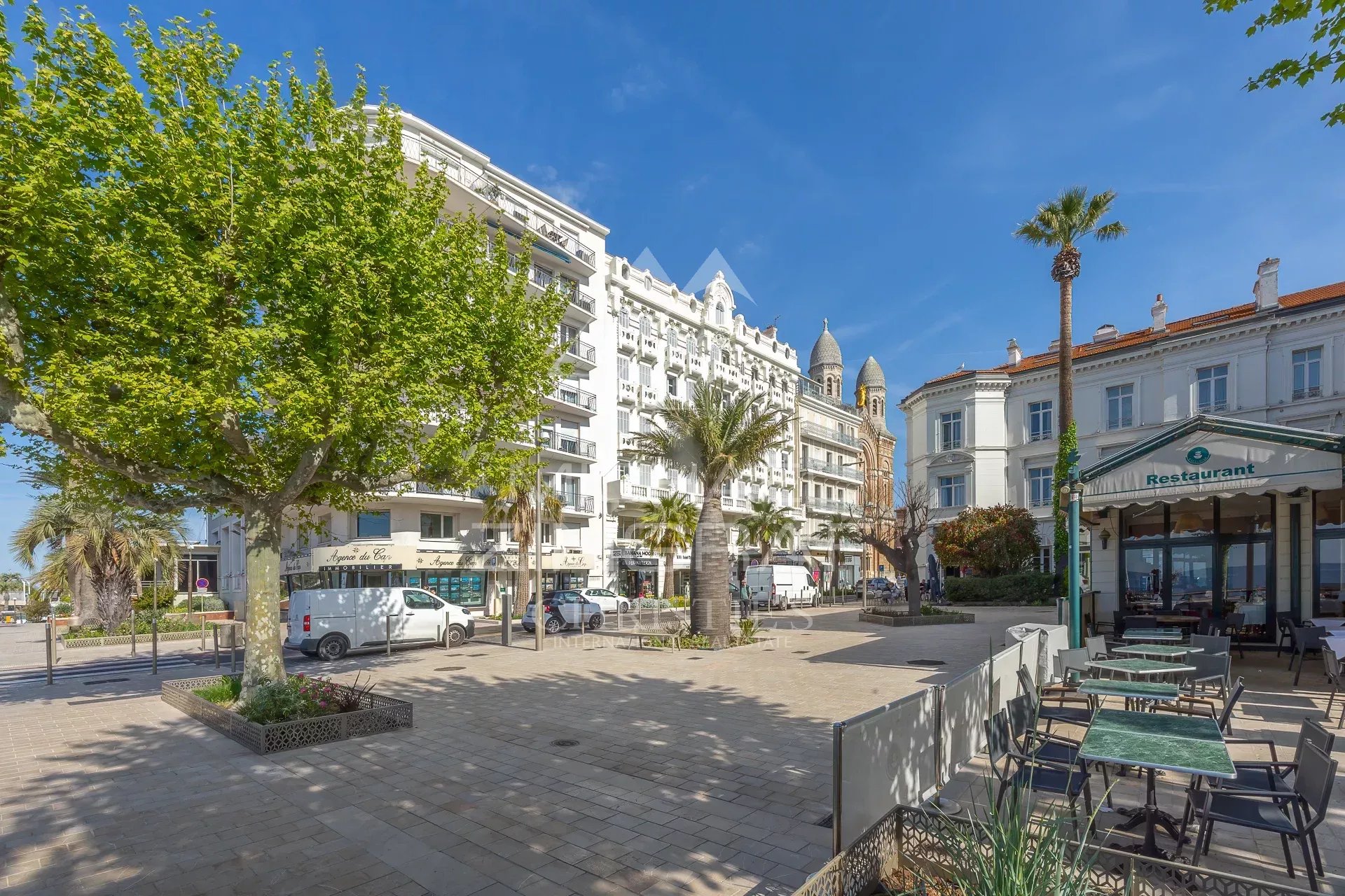 RARE LUXURY FLAT IN THE HEART OF SAINT-RAPHAËL