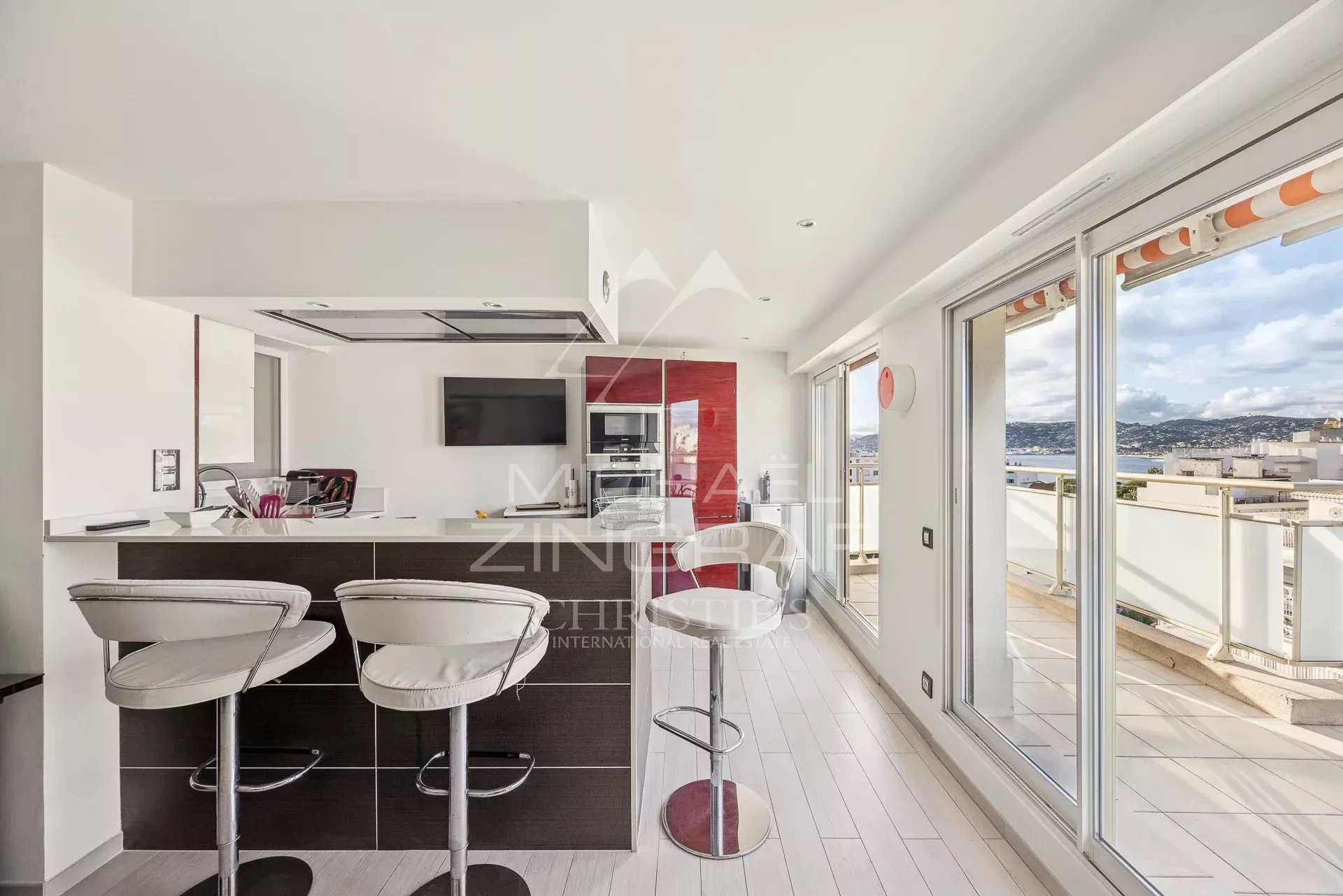 Exceptionnel – Dernier étage avec toit-terrasse, hypercentre Juan-les-Pins