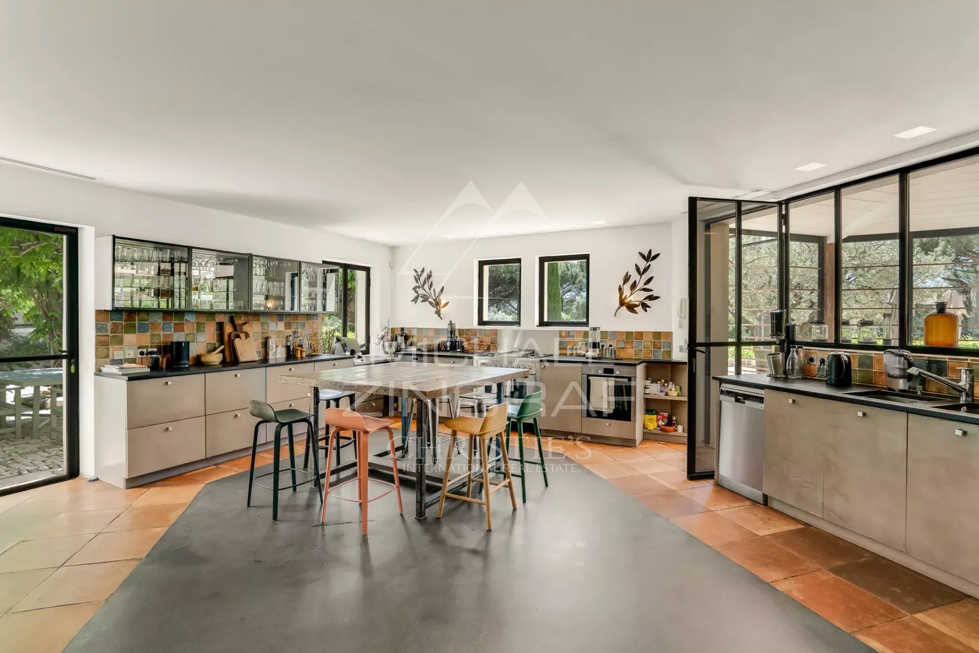 Magnificent property with tennis court - Les Salins, la Moutte
