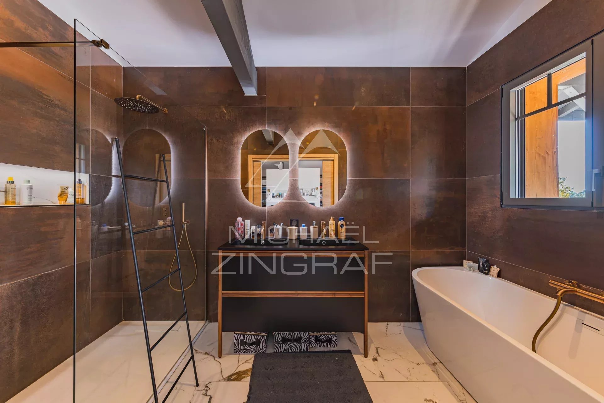 PROCHE LITTORAL - MAISON DE 5 PIÈCES AVEC PISCINE