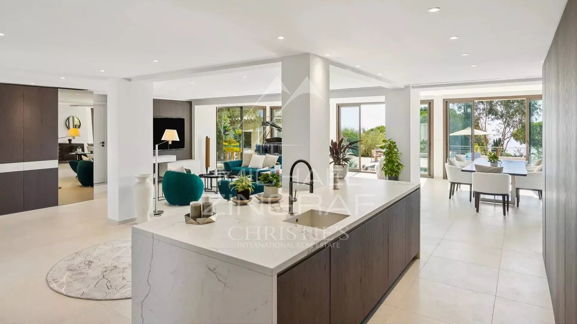 Off market - Super-Cannes - renovated modern Provençal villa with sea view