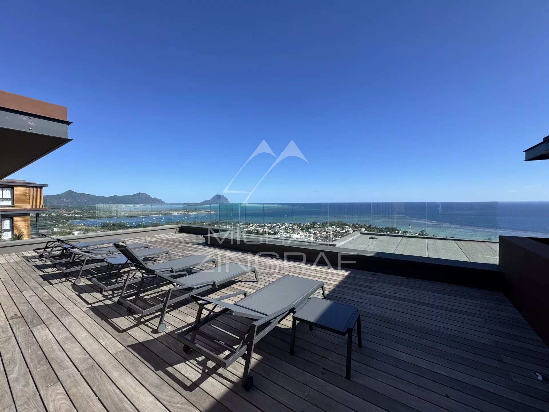 Puppen 5 -Bedroom Villa - Black Riviere