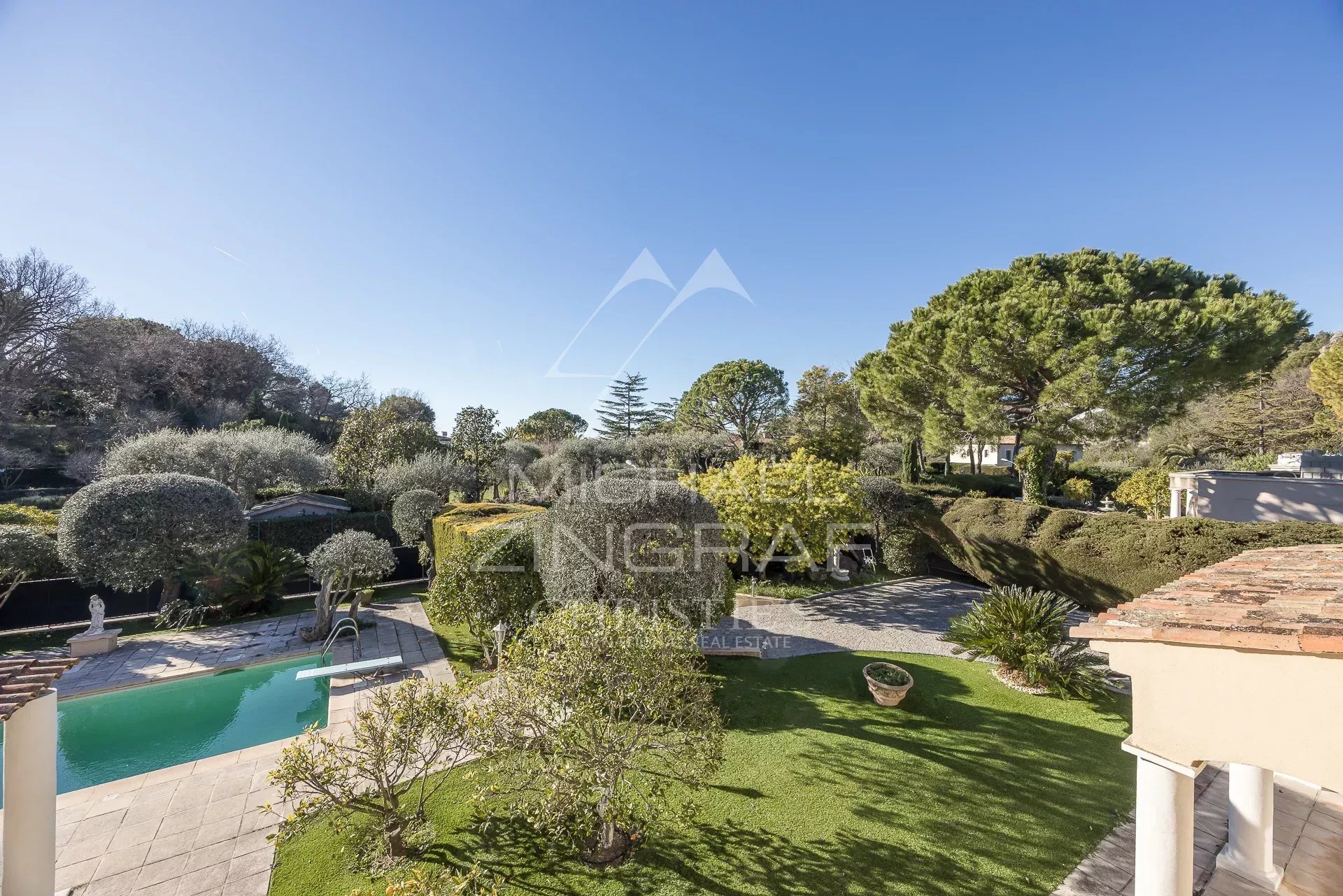 Wunderschöne Villa im neoprovenzalischen Stil in einer privaten Wohnanlage – Le Castellet