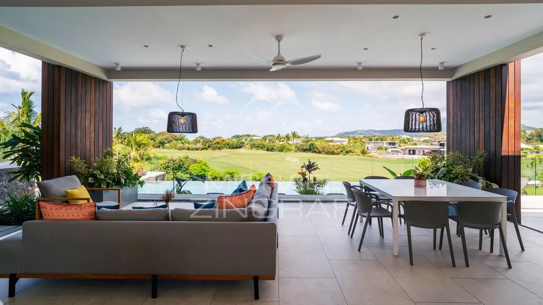 Villa d’Exception avec Vues Panoramiques à Anahita