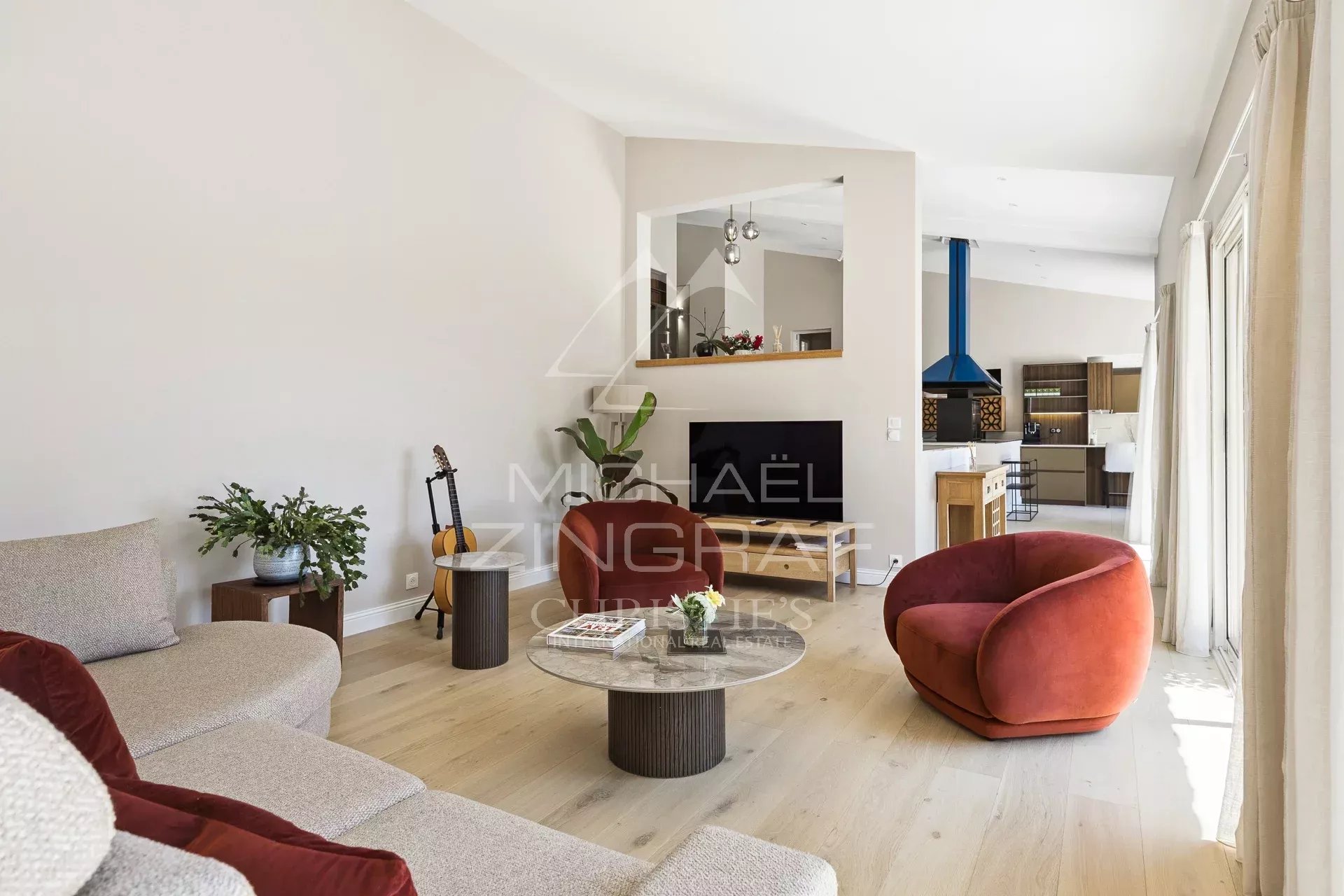 Renovated Villa with Panoramic Views, Heated Pool and Guest Apartment – A Peaceful Oasis -