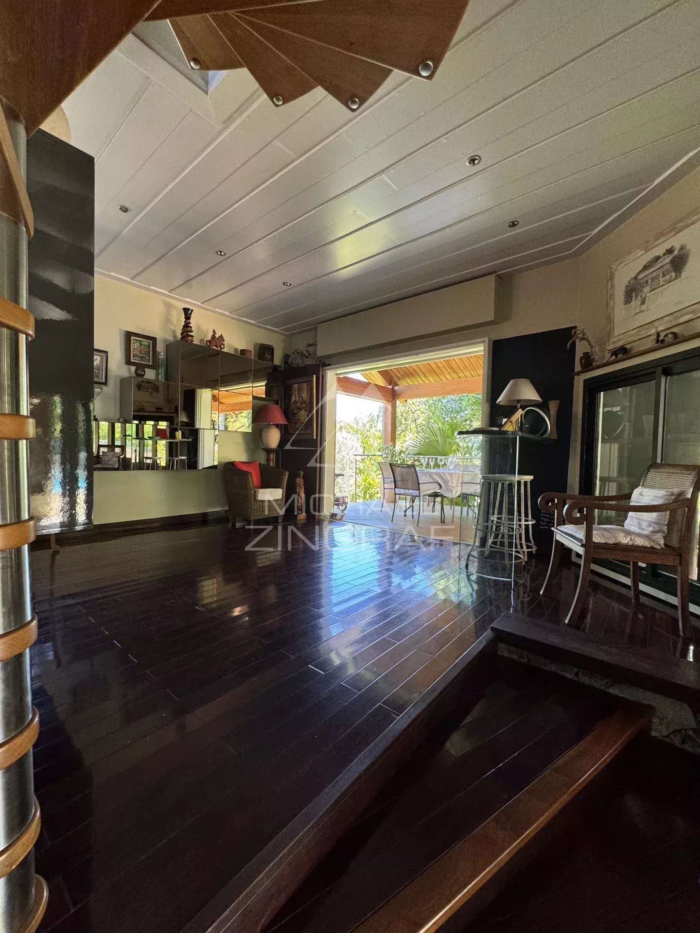 Exceptional Villa in a Secure Estate in Saint-Gilles-les-Bains