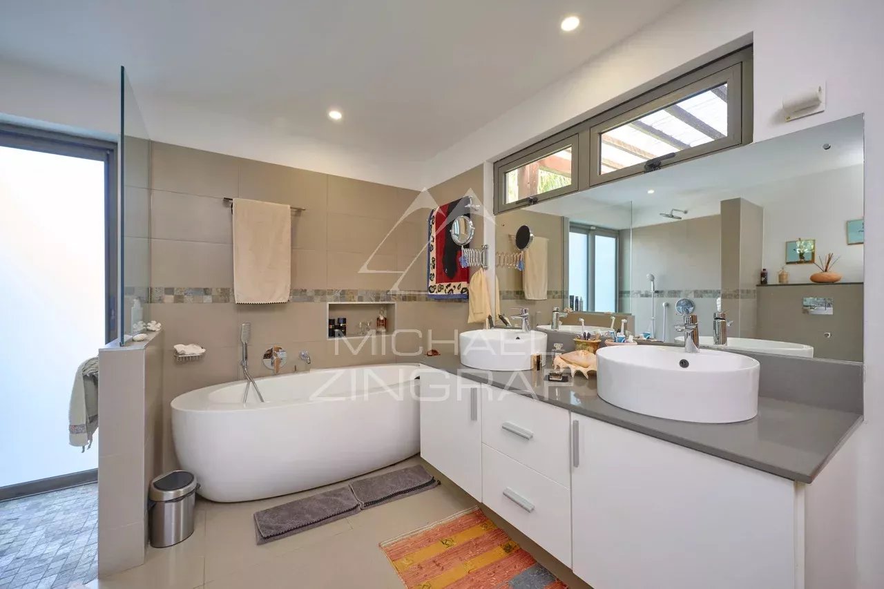 Villa in a Secure Residence in Grand Bay