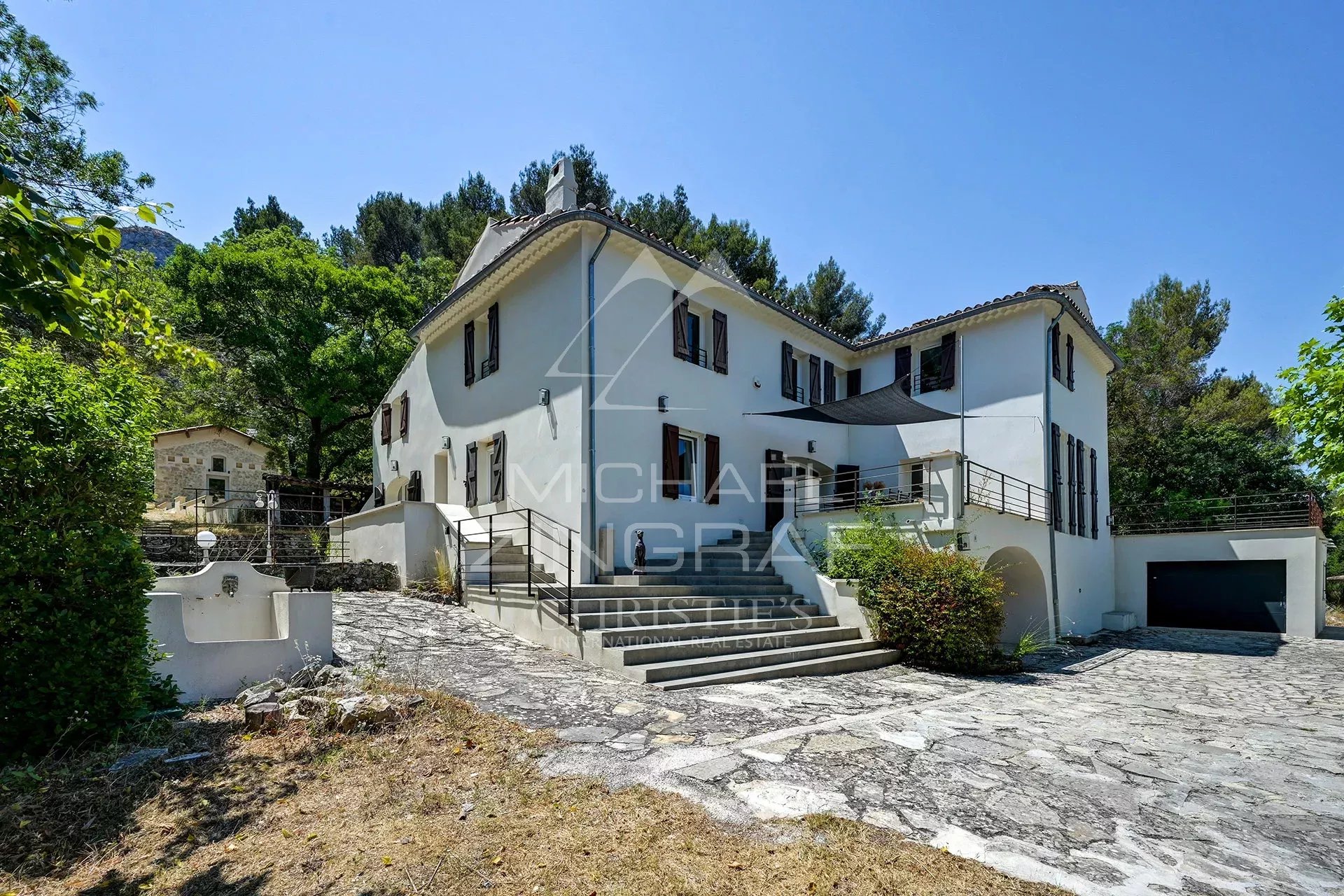 Proche Aix-en-Provence, Élégante propriété avec piscine