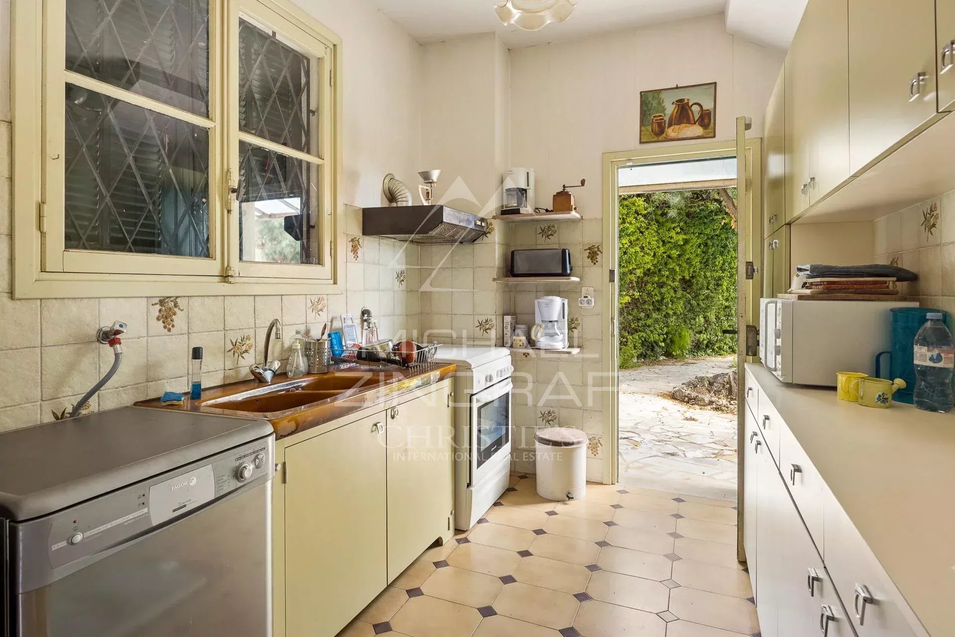 Rare – Villa close to the sea in Cap d’Ail