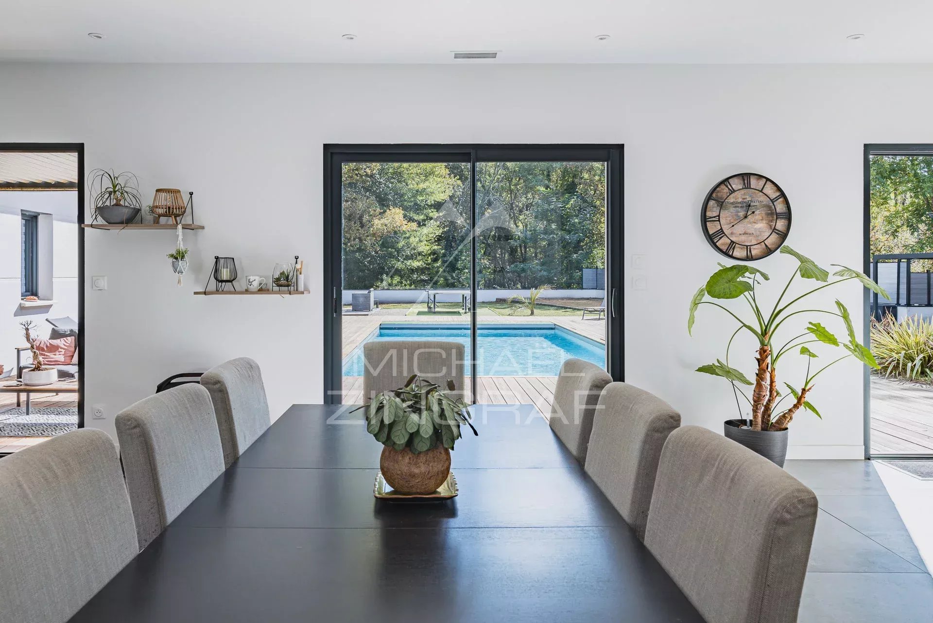 Villa et maison d’amis sur 2 300 m² de terrain